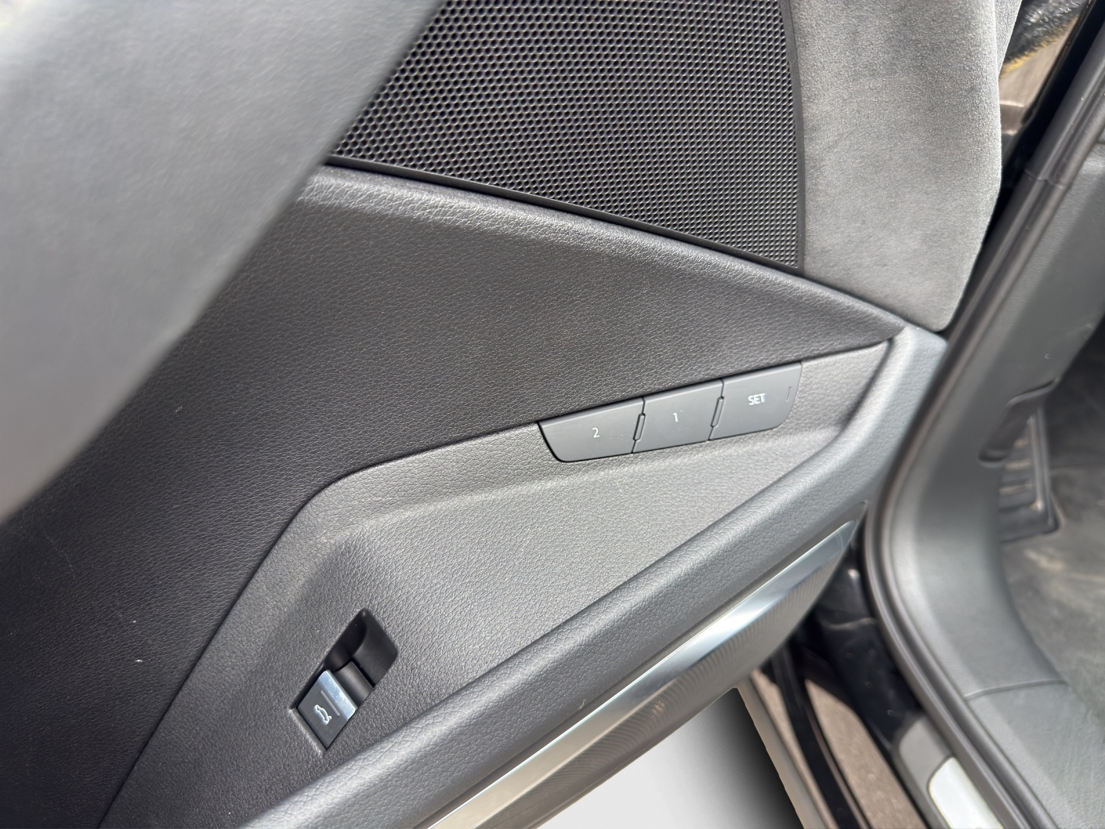 AUDI e-tron 55 S Line Black Edition quattro-image-15