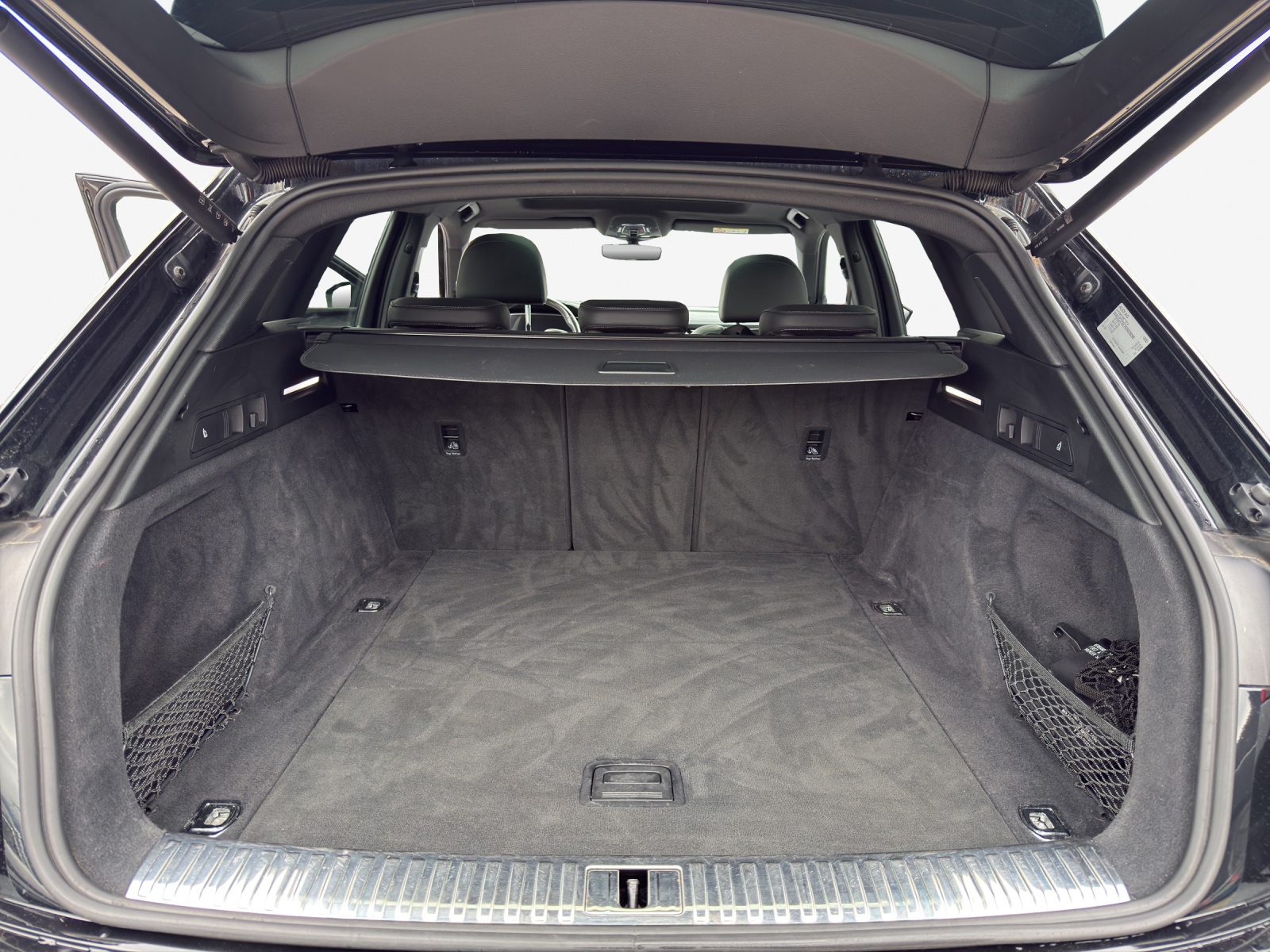 AUDI e-tron 55 S Line Black Edition quattro-image-12
