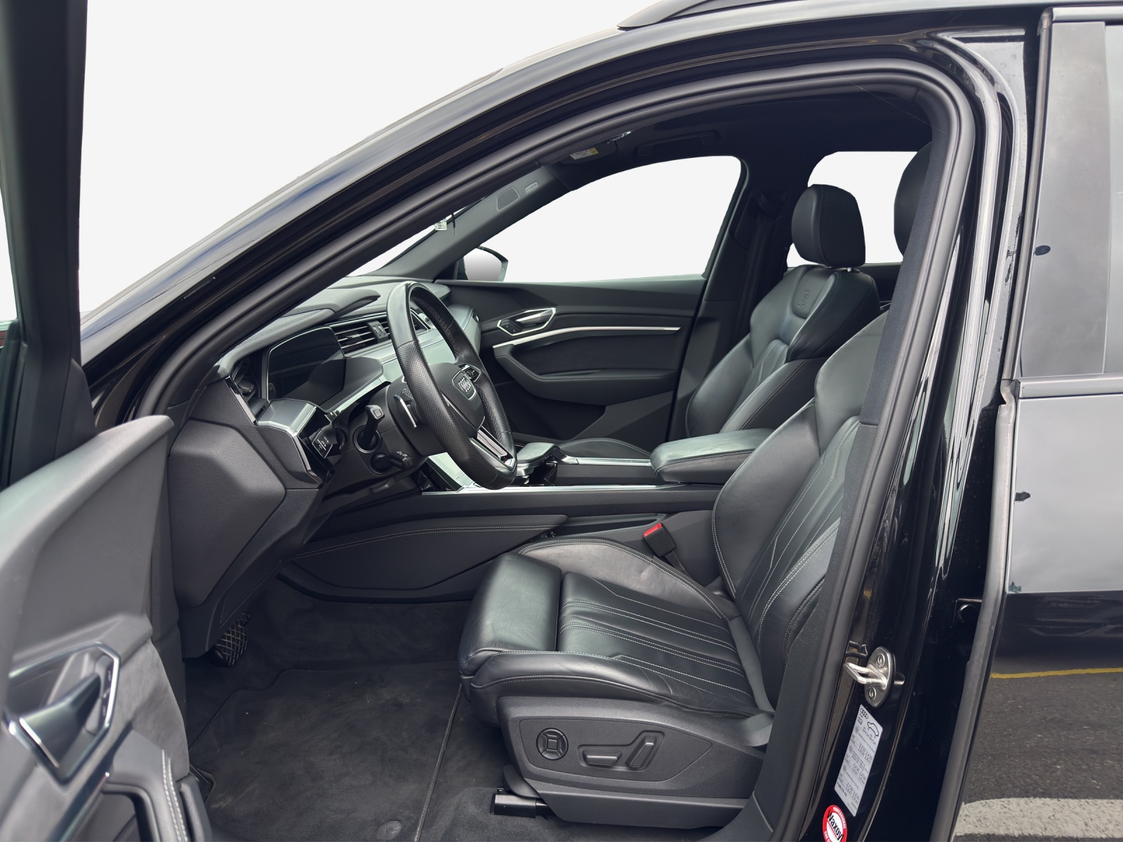 AUDI e-tron 55 S Line Black Edition quattro-image-7