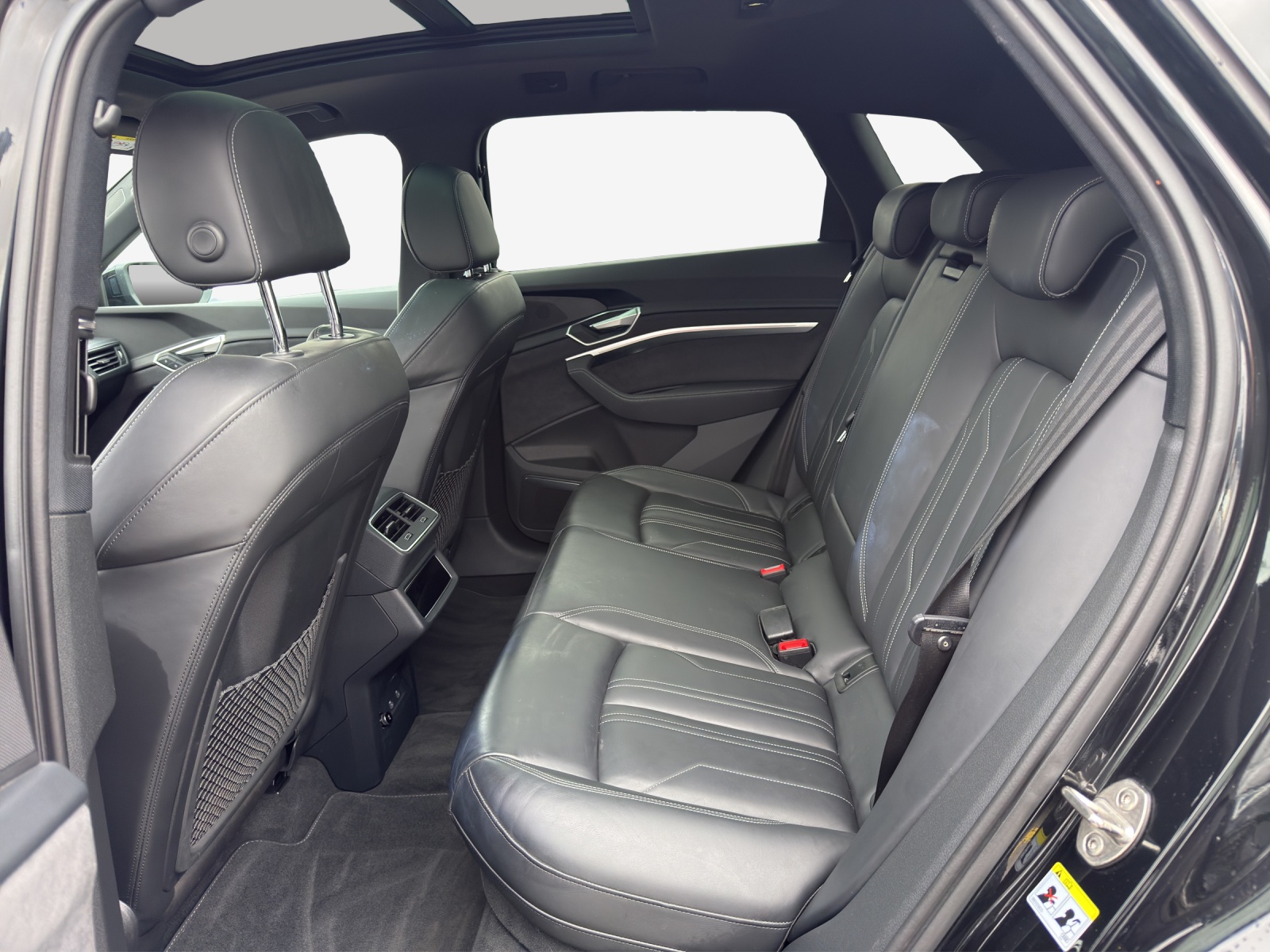 AUDI e-tron 55 S Line Black Edition quattro-image-11