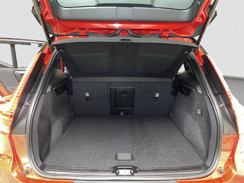 VOLVO XC40 2.0 B4 MH R-Design AWD-image-13