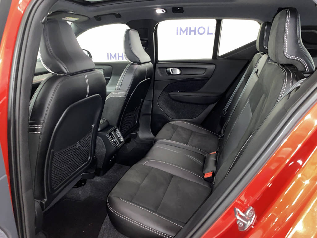 VOLVO XC40 2.0 B4 MH R-Design AWD-image-16