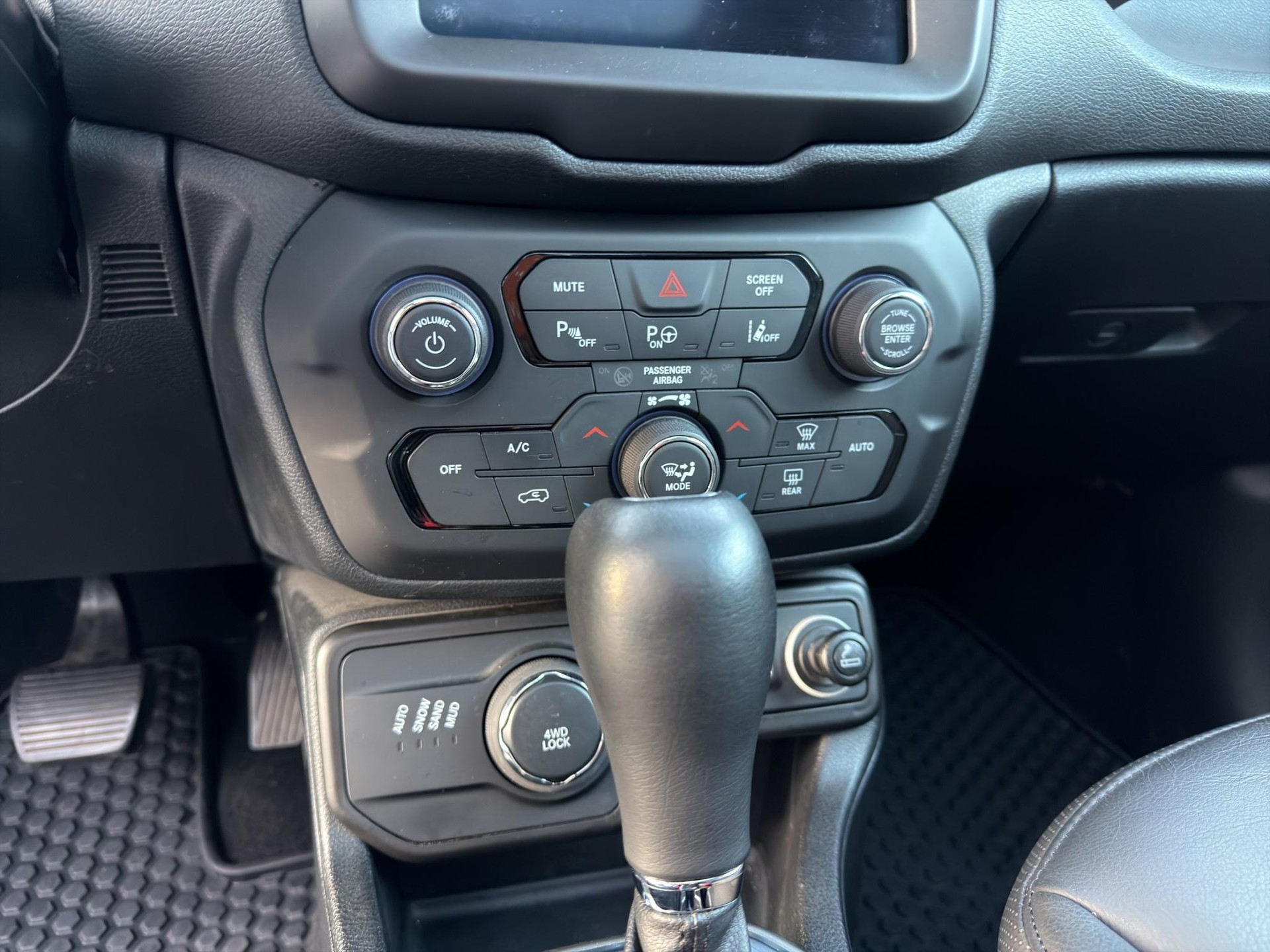 JEEP Renegade 1.3 Turbo Limited AWD-image-10
