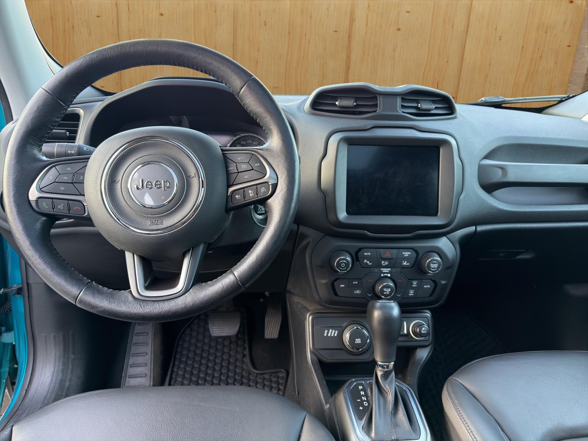 JEEP Renegade 1.3 Turbo Limited AWD-image-9