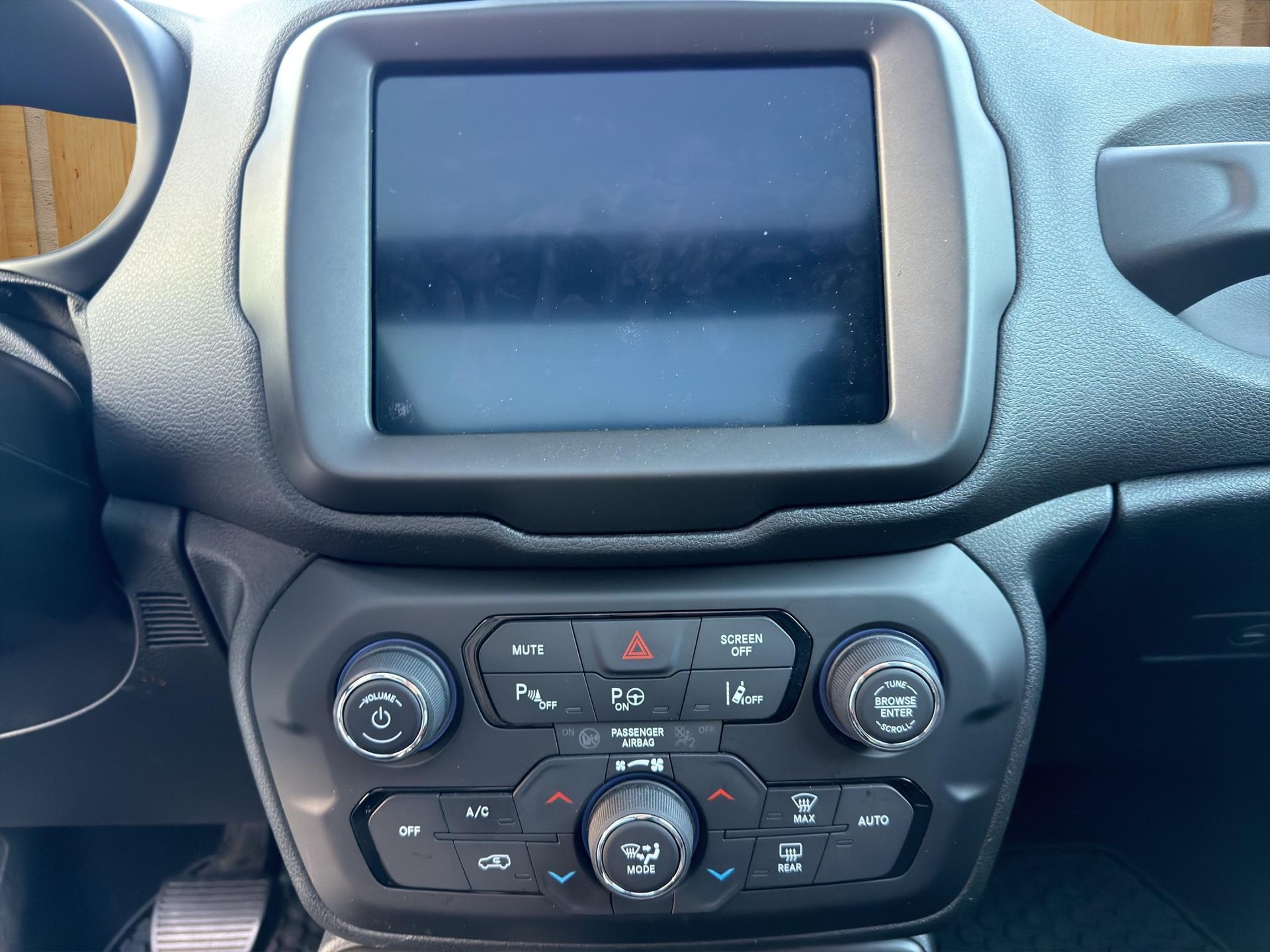 JEEP Renegade 1.3 Turbo Limited AWD-image-11