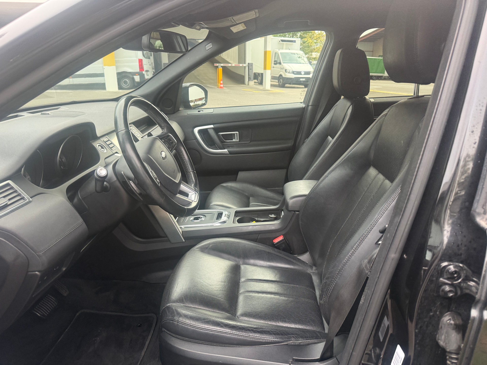 LAND ROVER Discovery Sport 2.0 TD4 HSE AT9-image-5