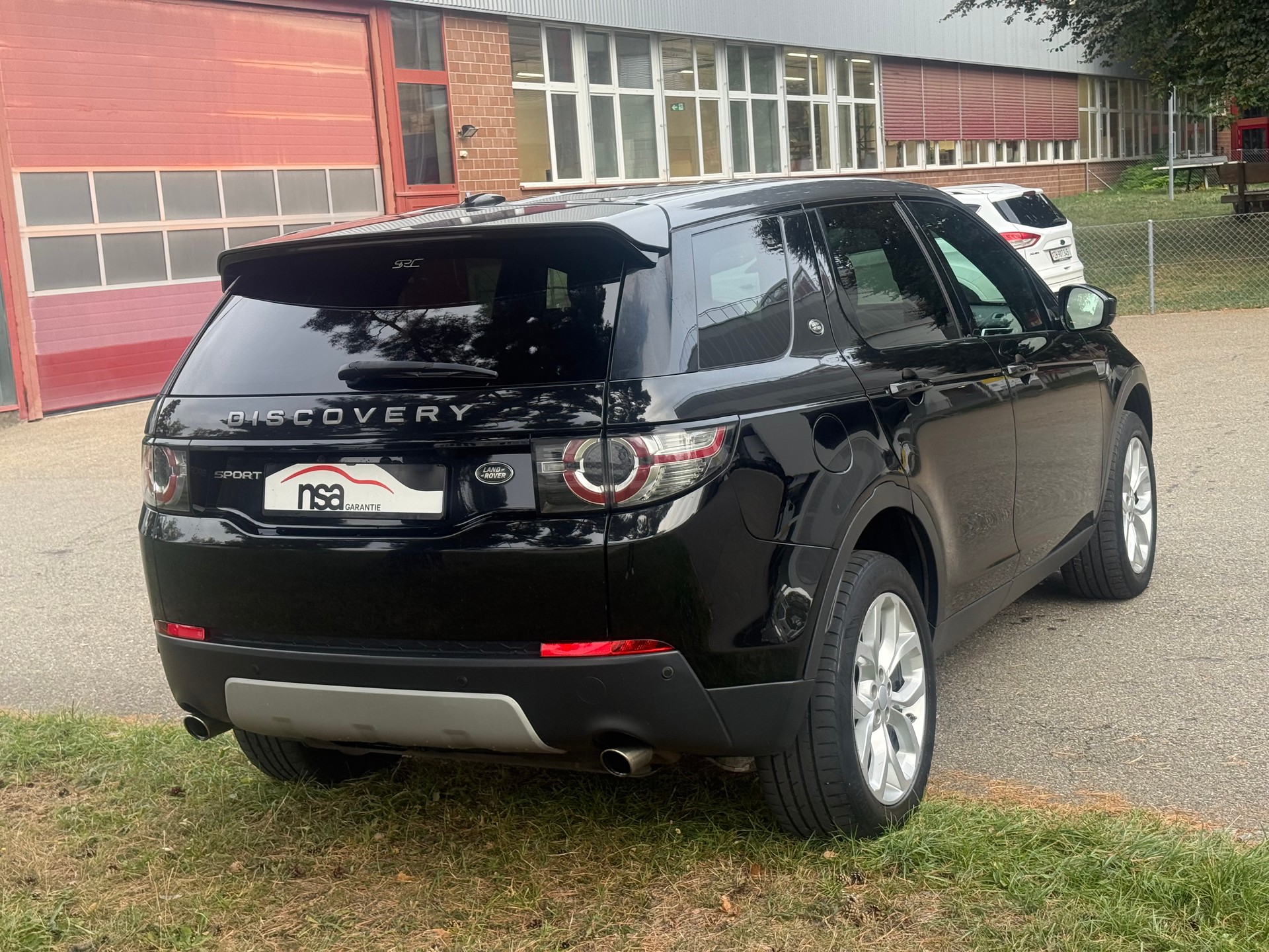 LAND ROVER Discovery Sport 2.0 TD4 HSE AT9-image-4