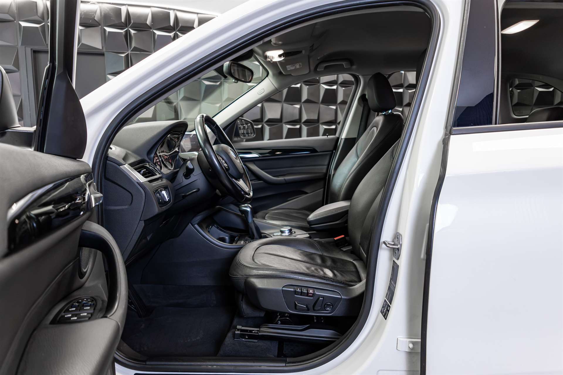 BMW X1 xDrive 20d Steptronic-image-10