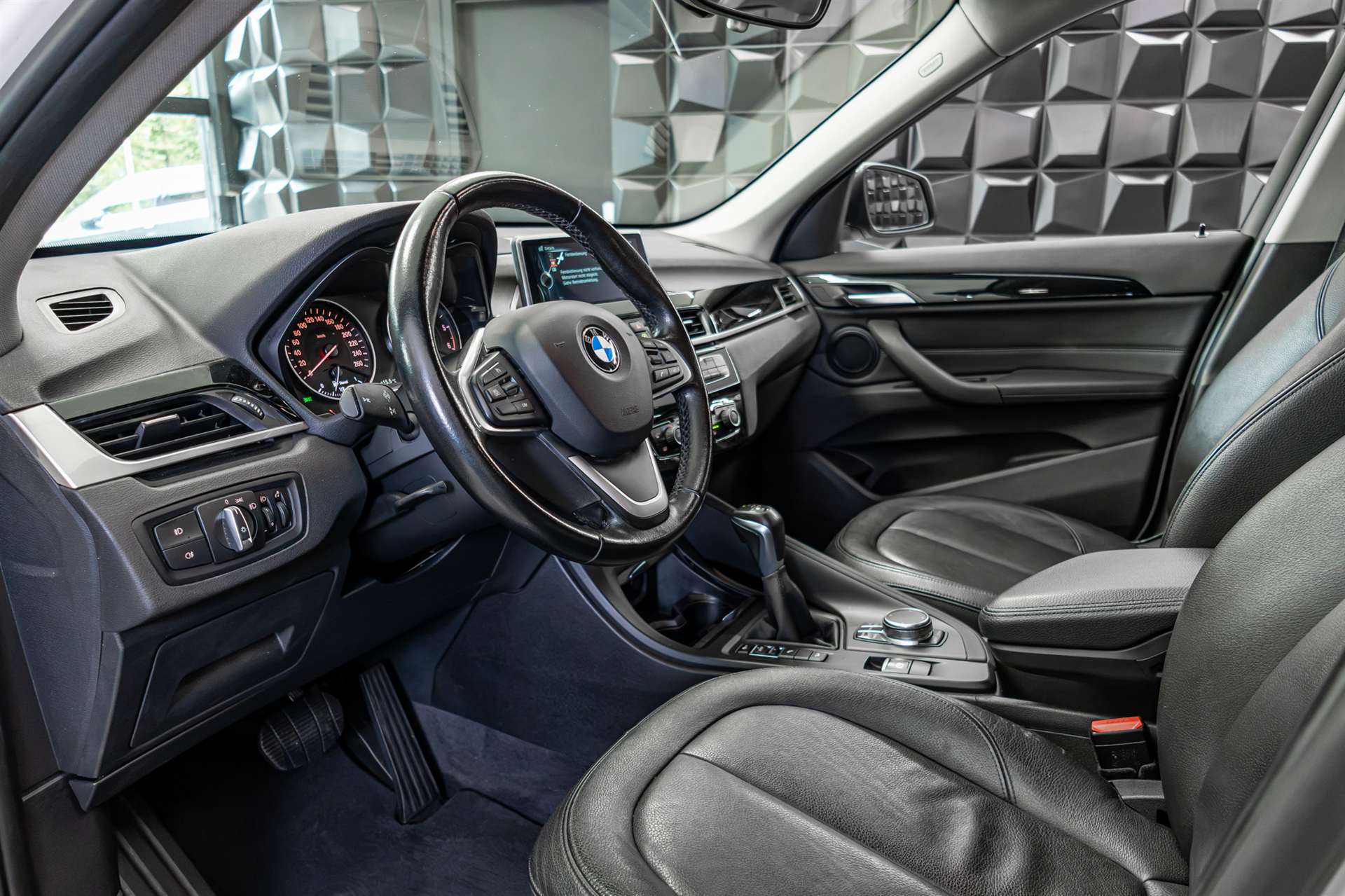 BMW X1 xDrive 20d Steptronic-image-12