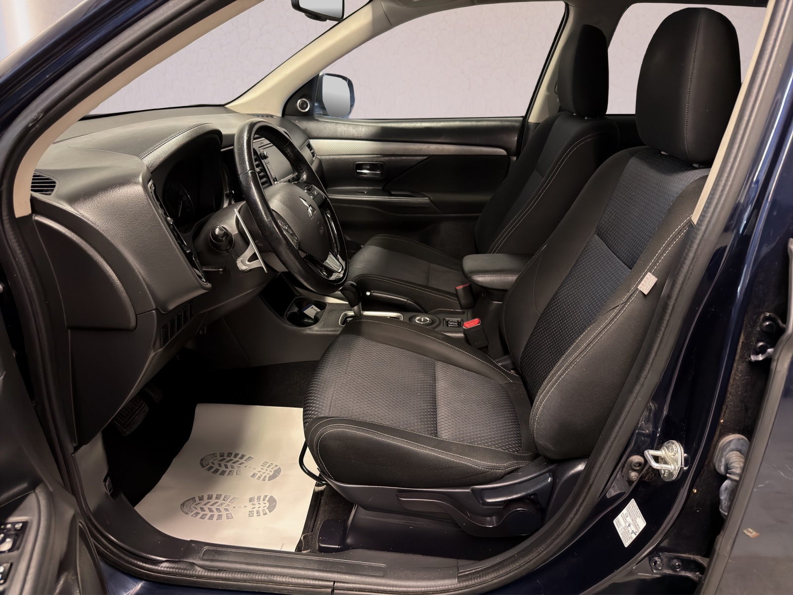 MITSUBISHI Outlander 2.2 DID Style 4WD Automatic-image-9
