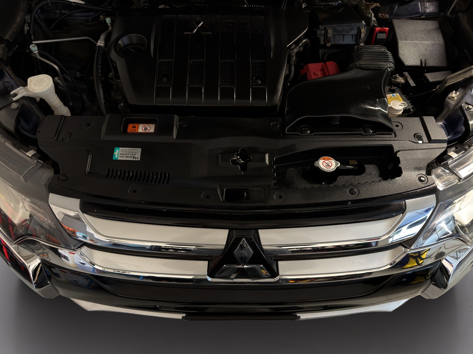 MITSUBISHI Outlander 2.2 DID Style 4WD Automatic-image-19