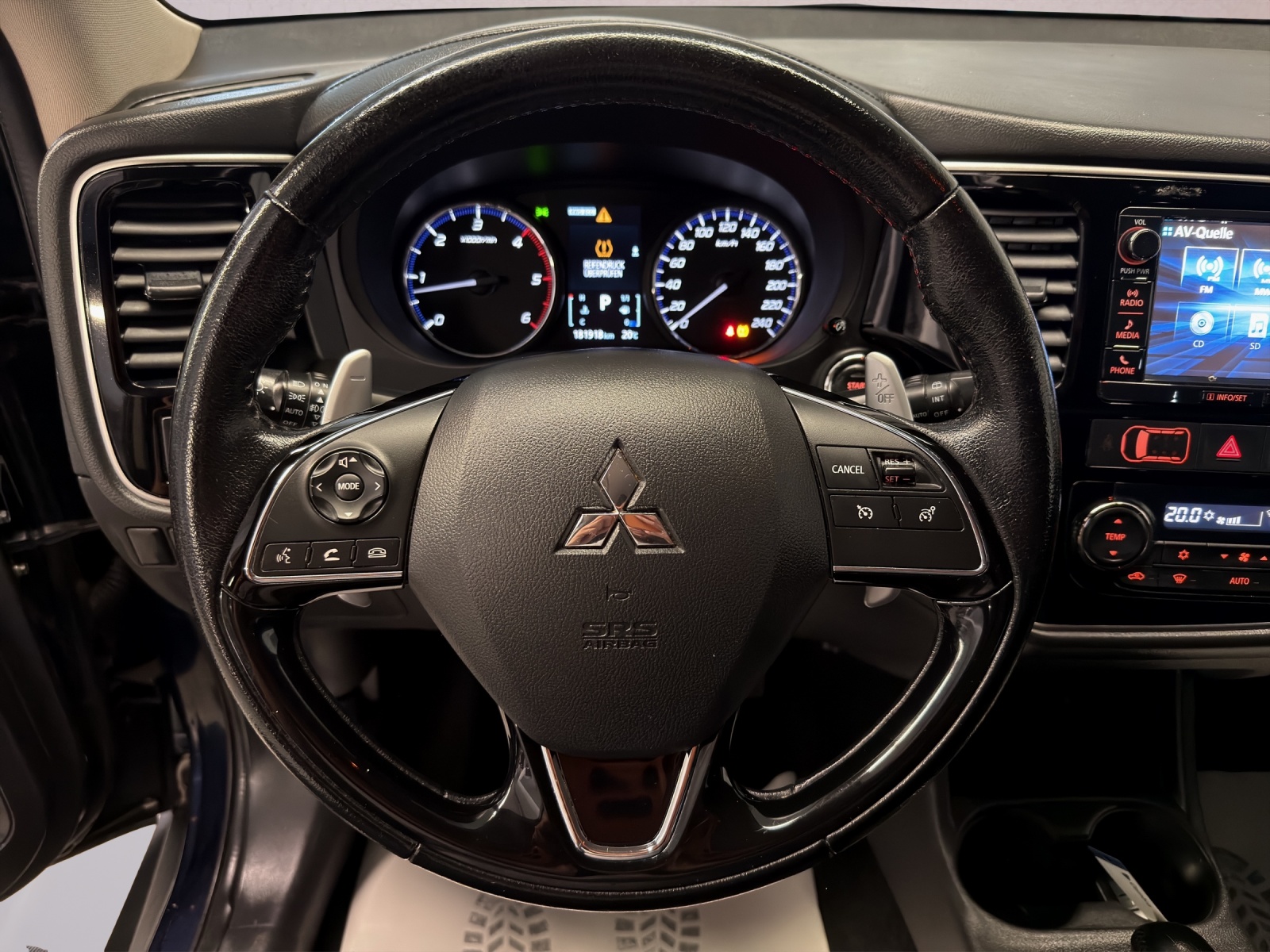MITSUBISHI Outlander 2.2 DID Style 4WD Automatic-image-10