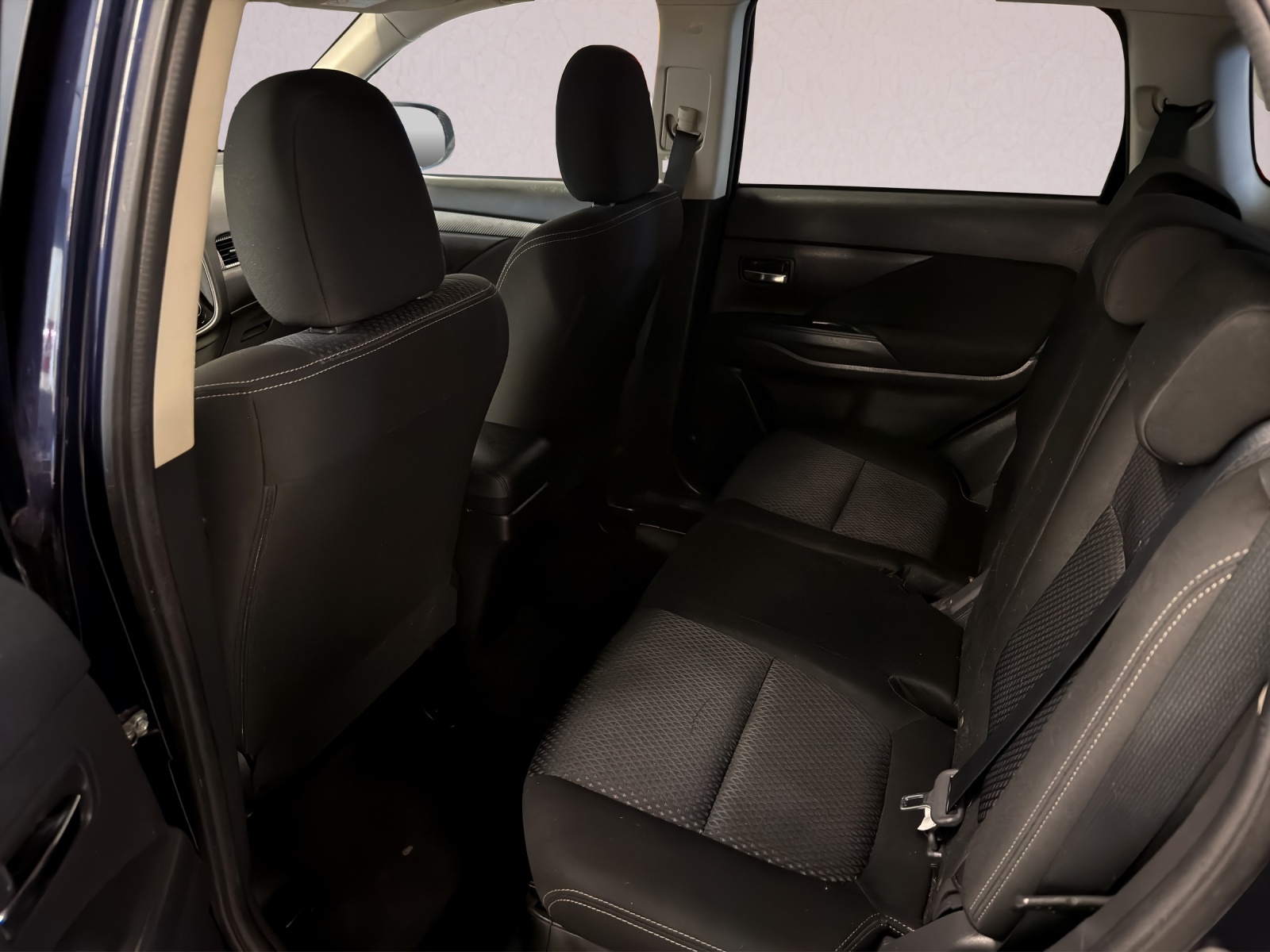 MITSUBISHI Outlander 2.2 DID Style 4WD Automatic-image-17