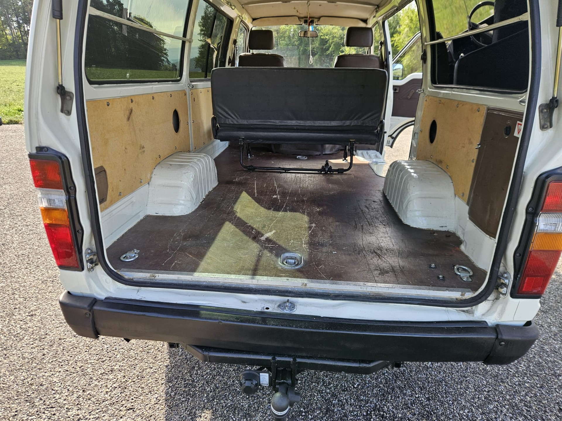 TOYOTA HI-ACE-image-8
