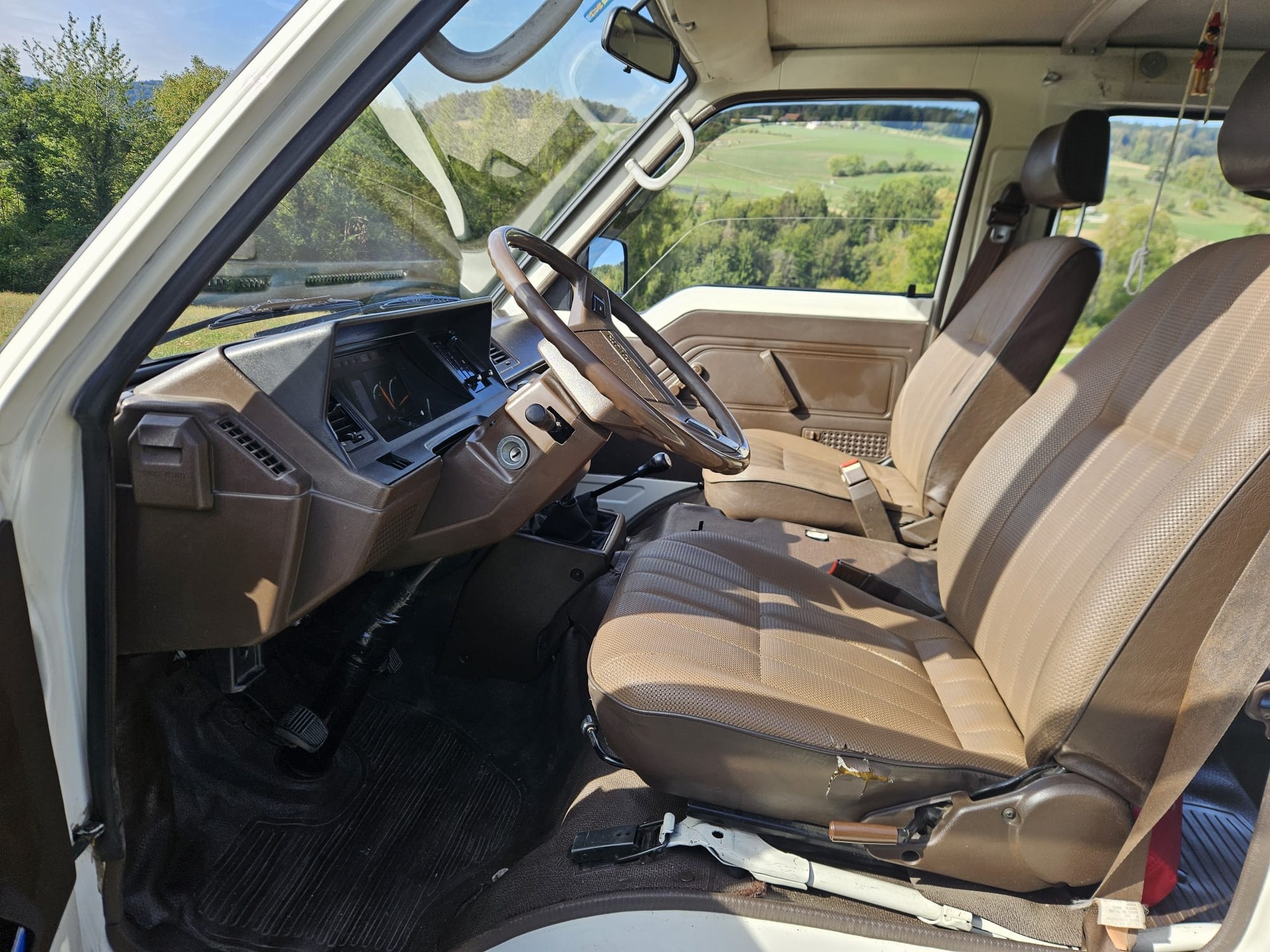 TOYOTA HI-ACE-image-9