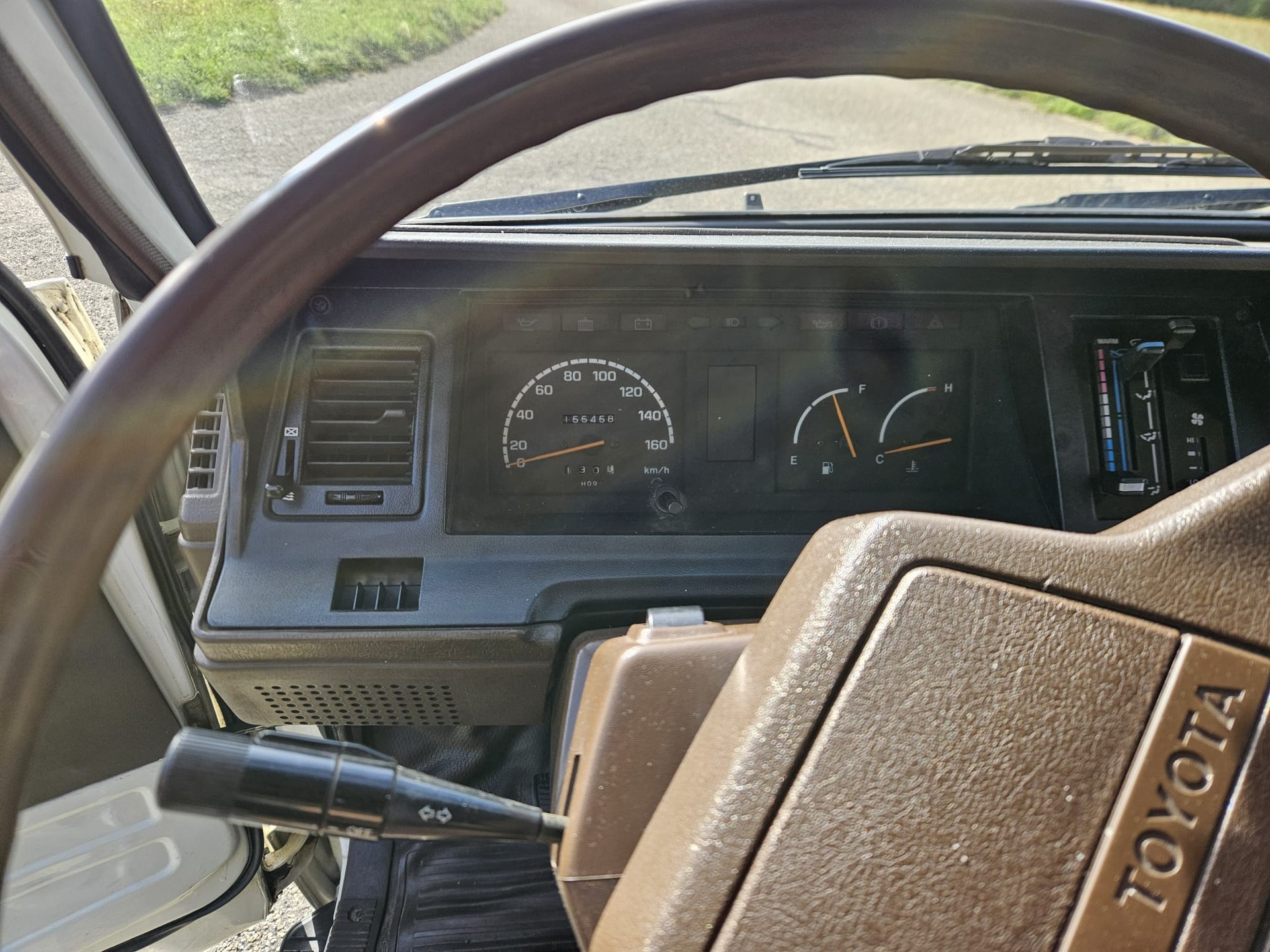 TOYOTA HI-ACE-image-5