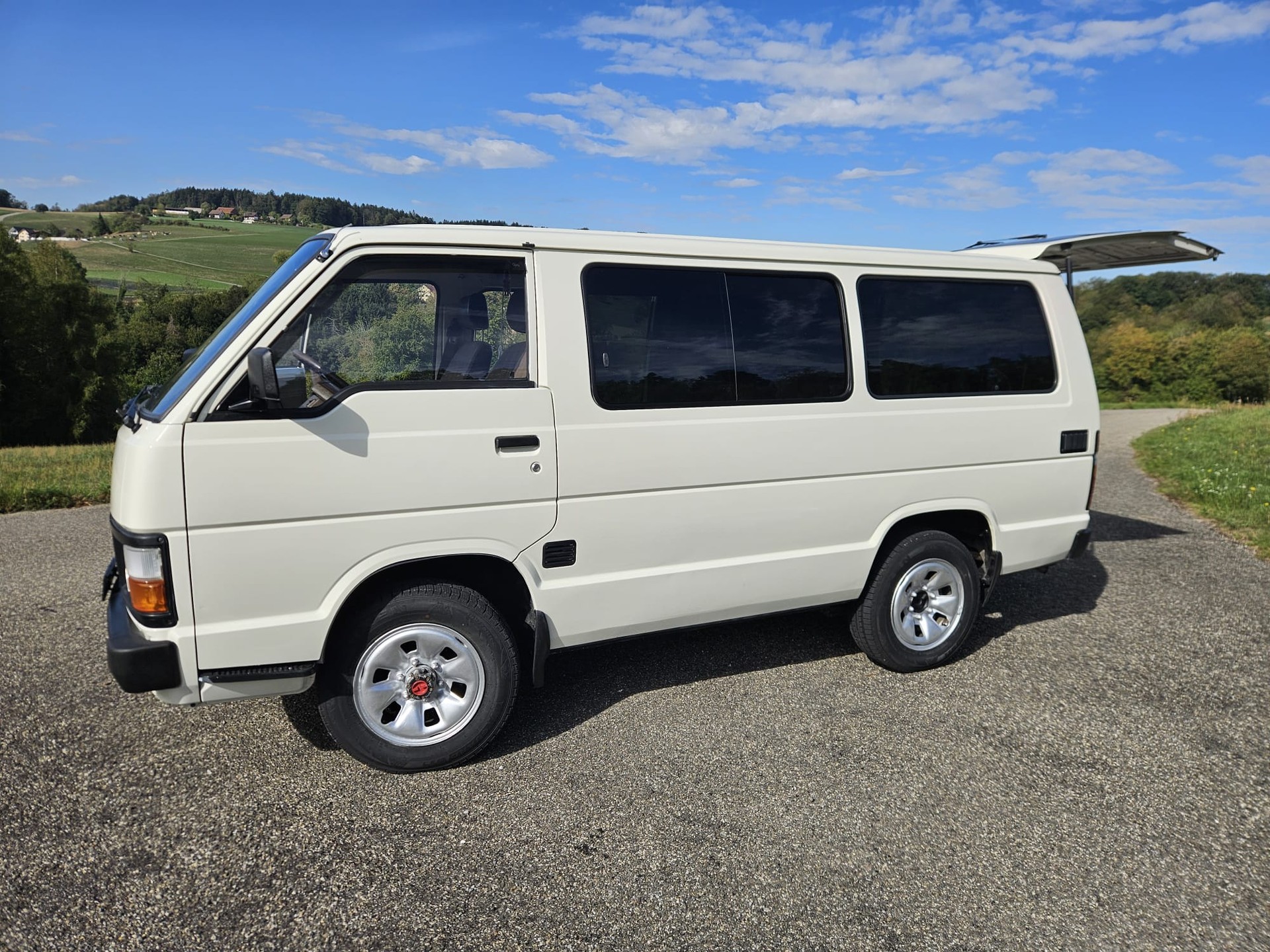 TOYOTA HI-ACE-image-0