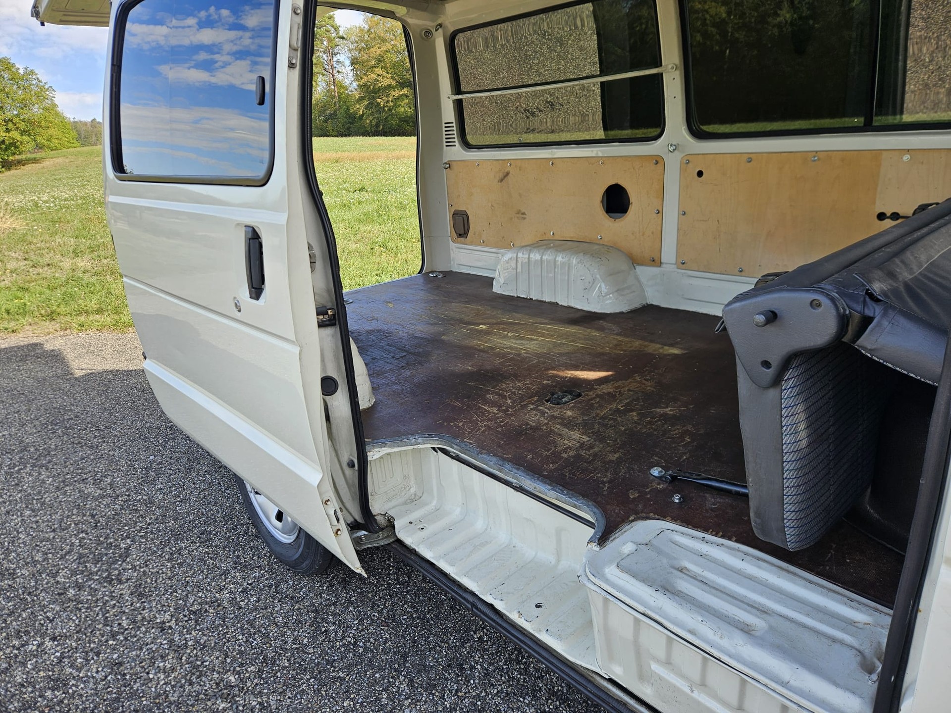 TOYOTA HI-ACE-image-7
