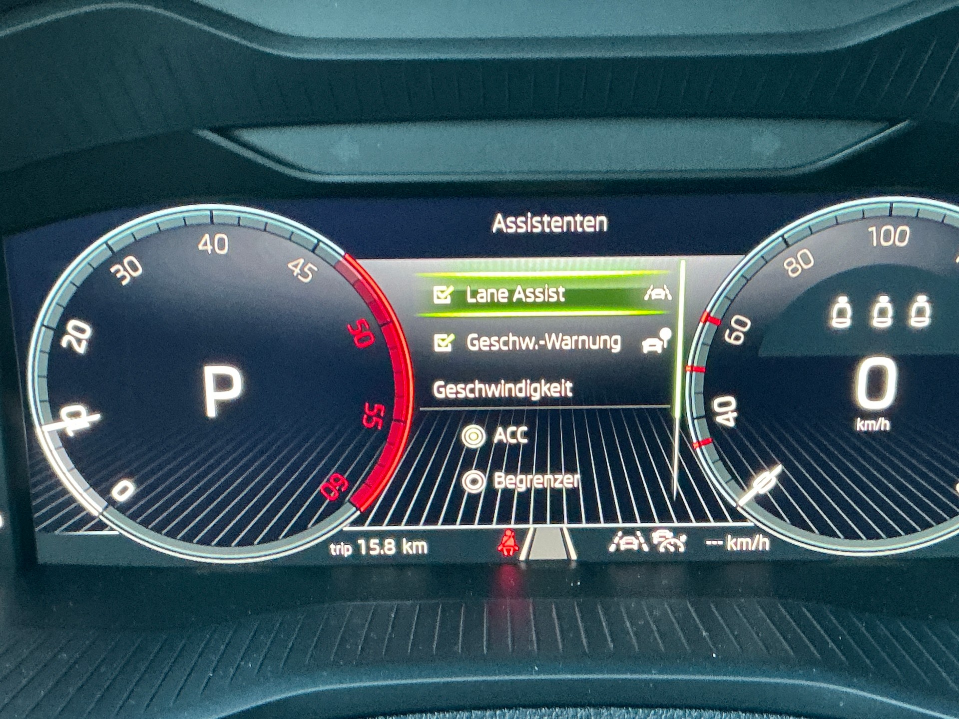 SKODA Karoq 2.0 TDI Dynamic 4x4 DSG-image-10