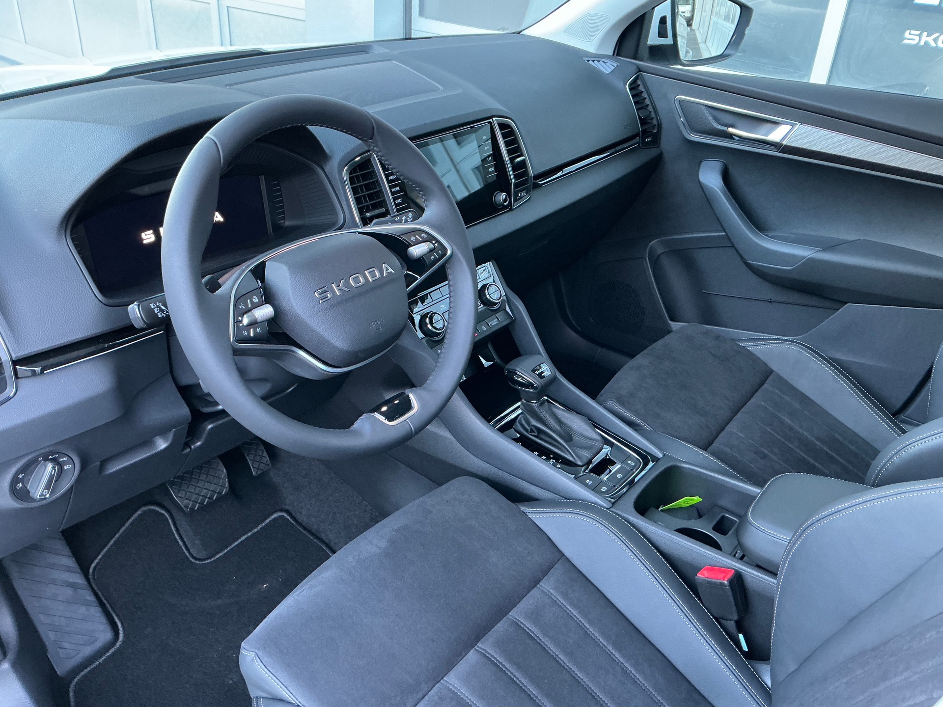SKODA Karoq 2.0 TDI Dynamic 4x4 DSG-image-8