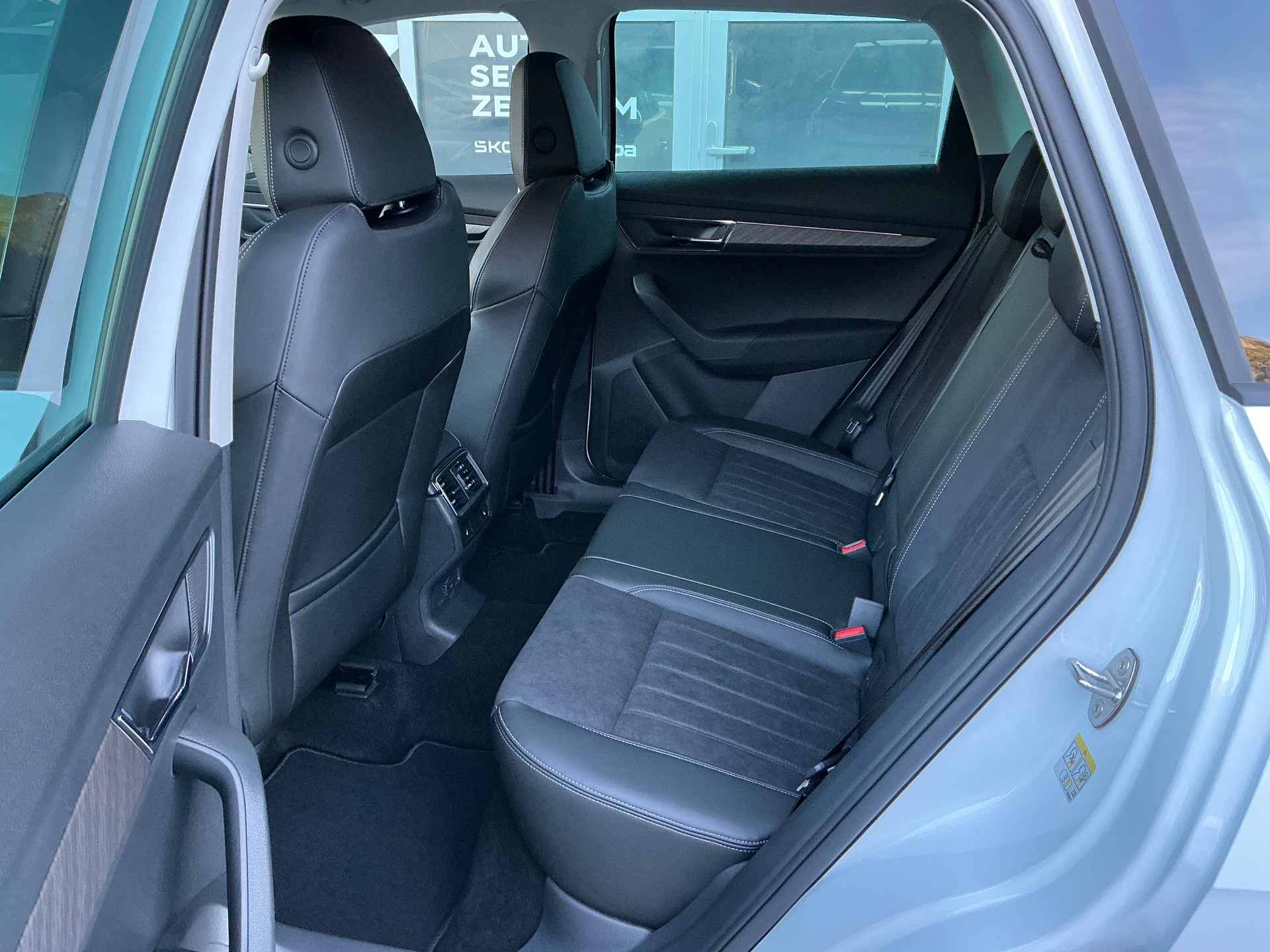SKODA Karoq 2.0 TDI Dynamic 4x4 DSG-image-11
