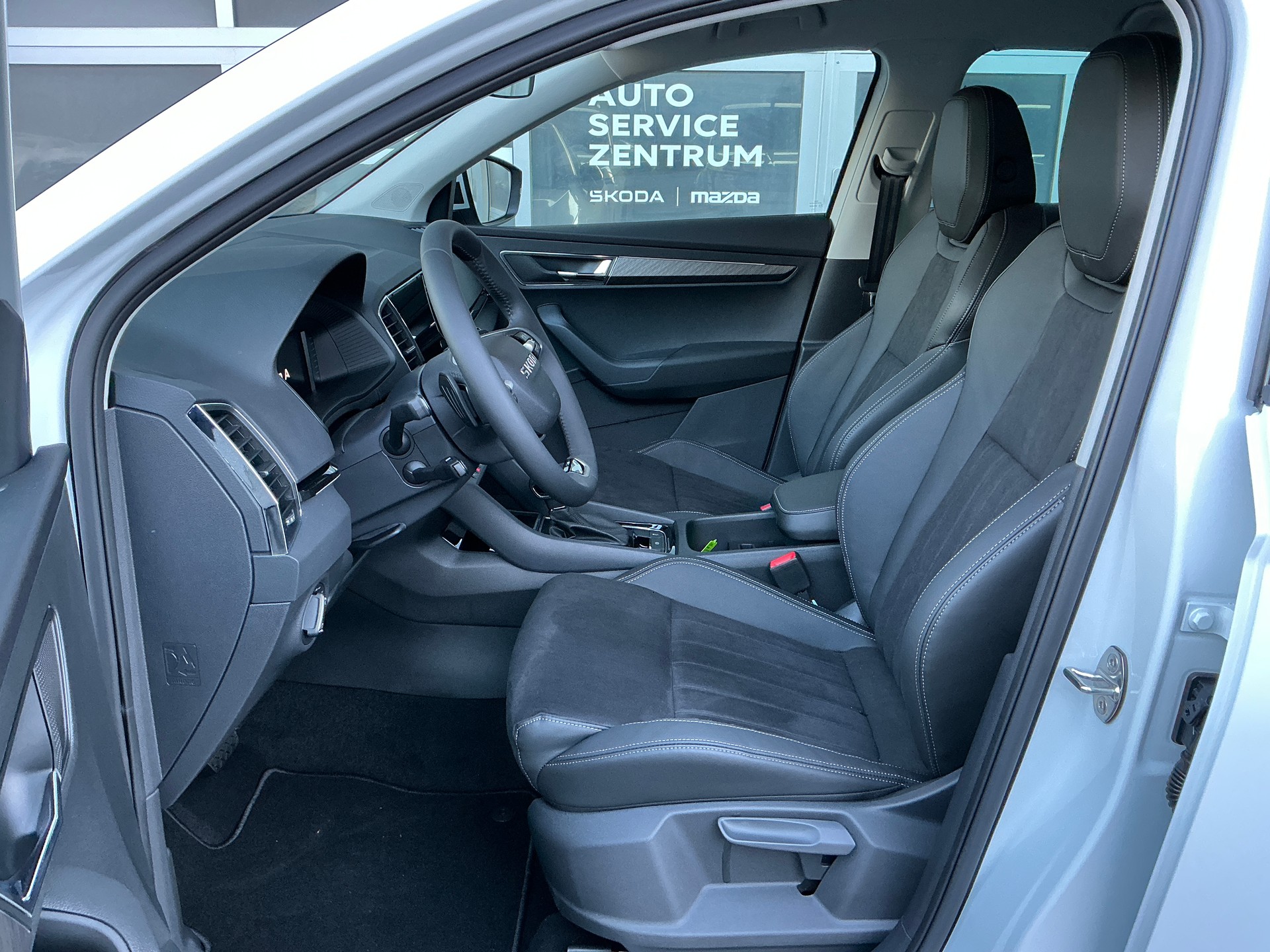 SKODA Karoq 2.0 TDI Dynamic 4x4 DSG-image-6