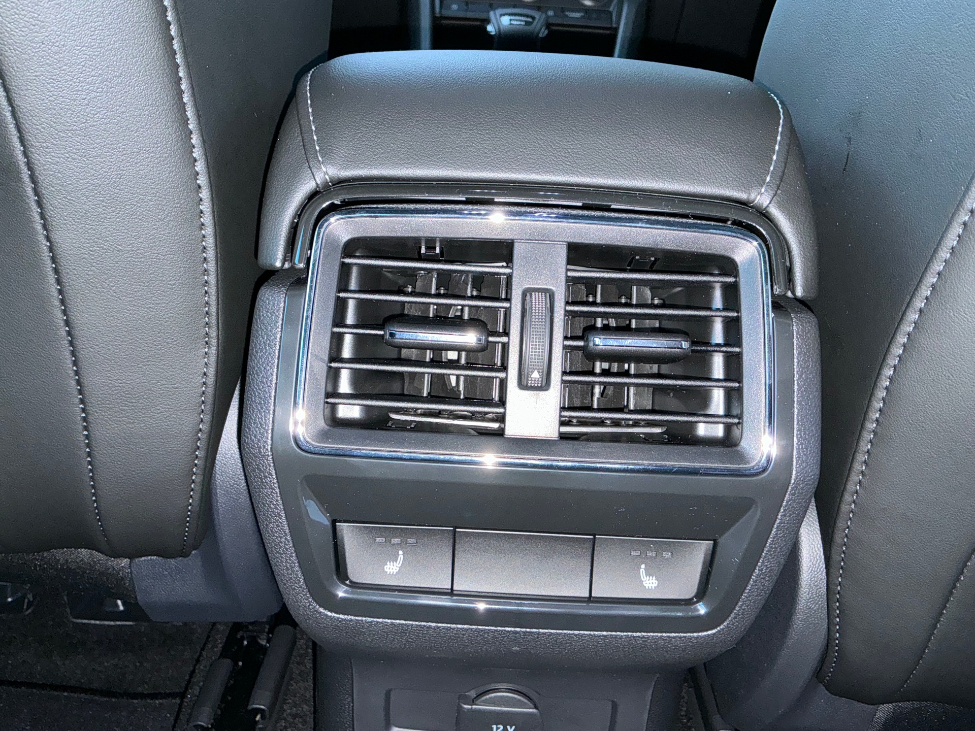 SKODA Karoq 2.0 TDI Dynamic 4x4 DSG-image-9