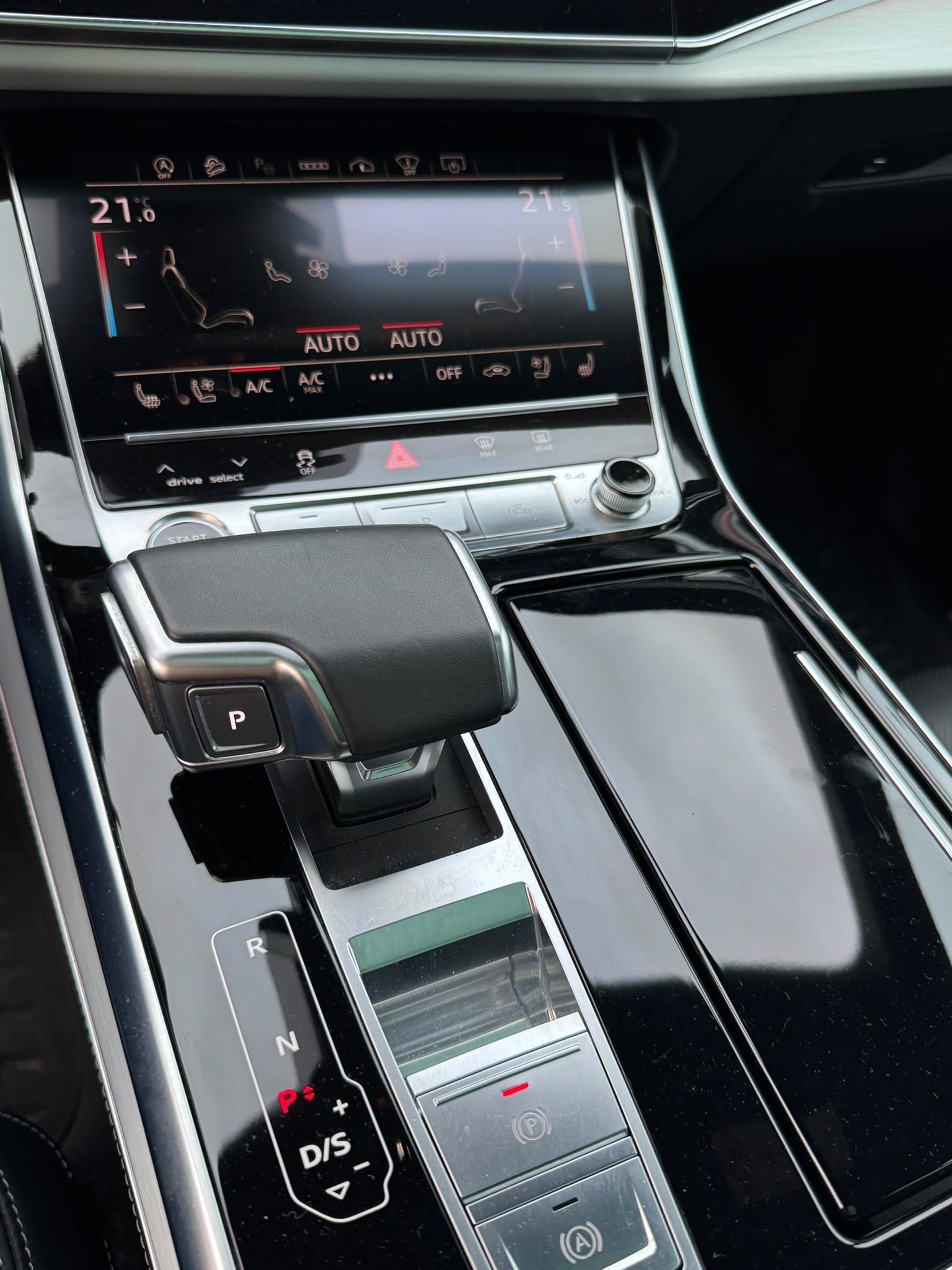 AUDI Q8 55 TFSI quattro tiptronic-image-13