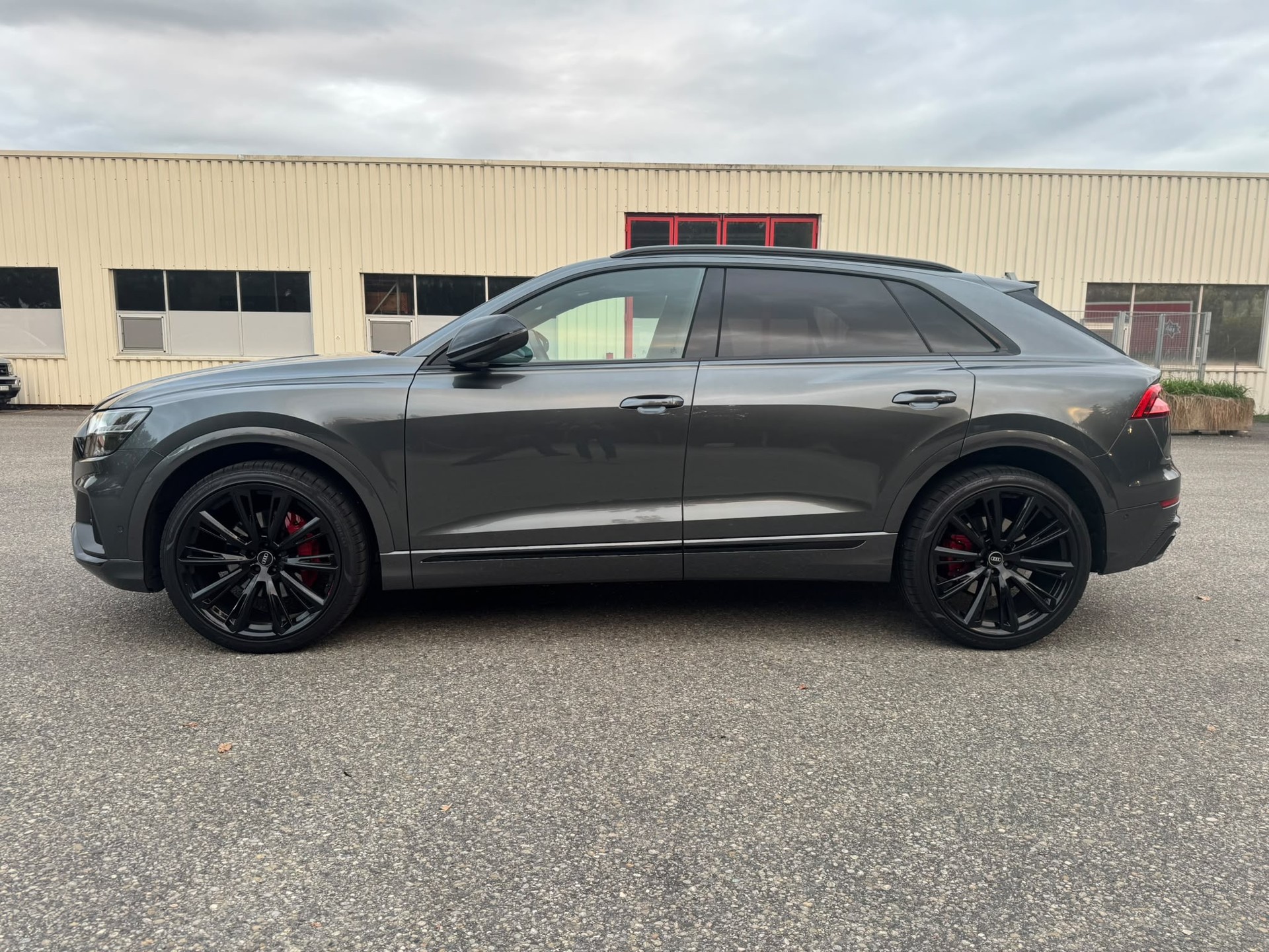 AUDI Q8 55 TFSI quattro tiptronic-image-2