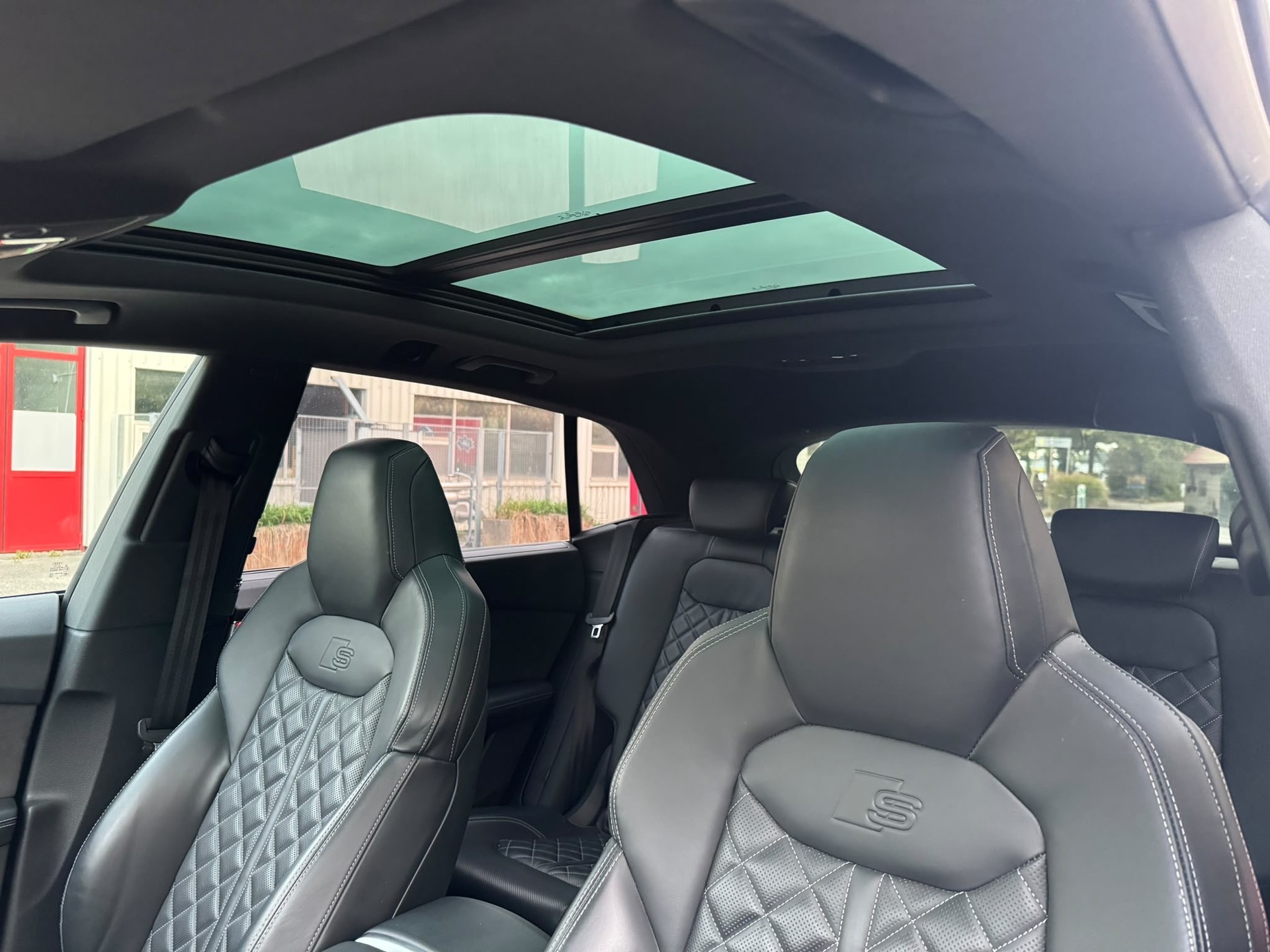 AUDI Q8 55 TFSI quattro tiptronic-image-8