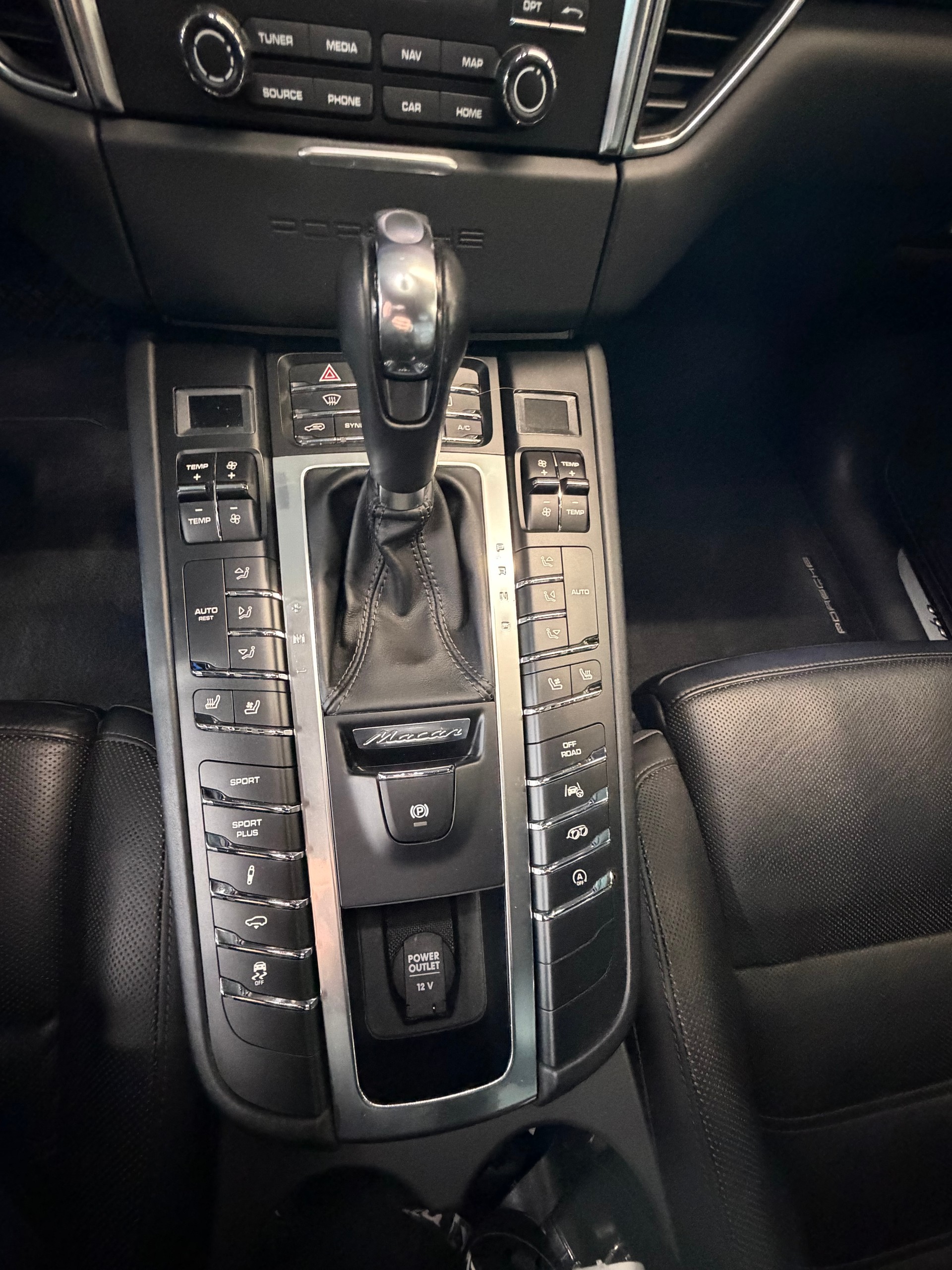 PORSCHE Macan Turbo PDK-image-12