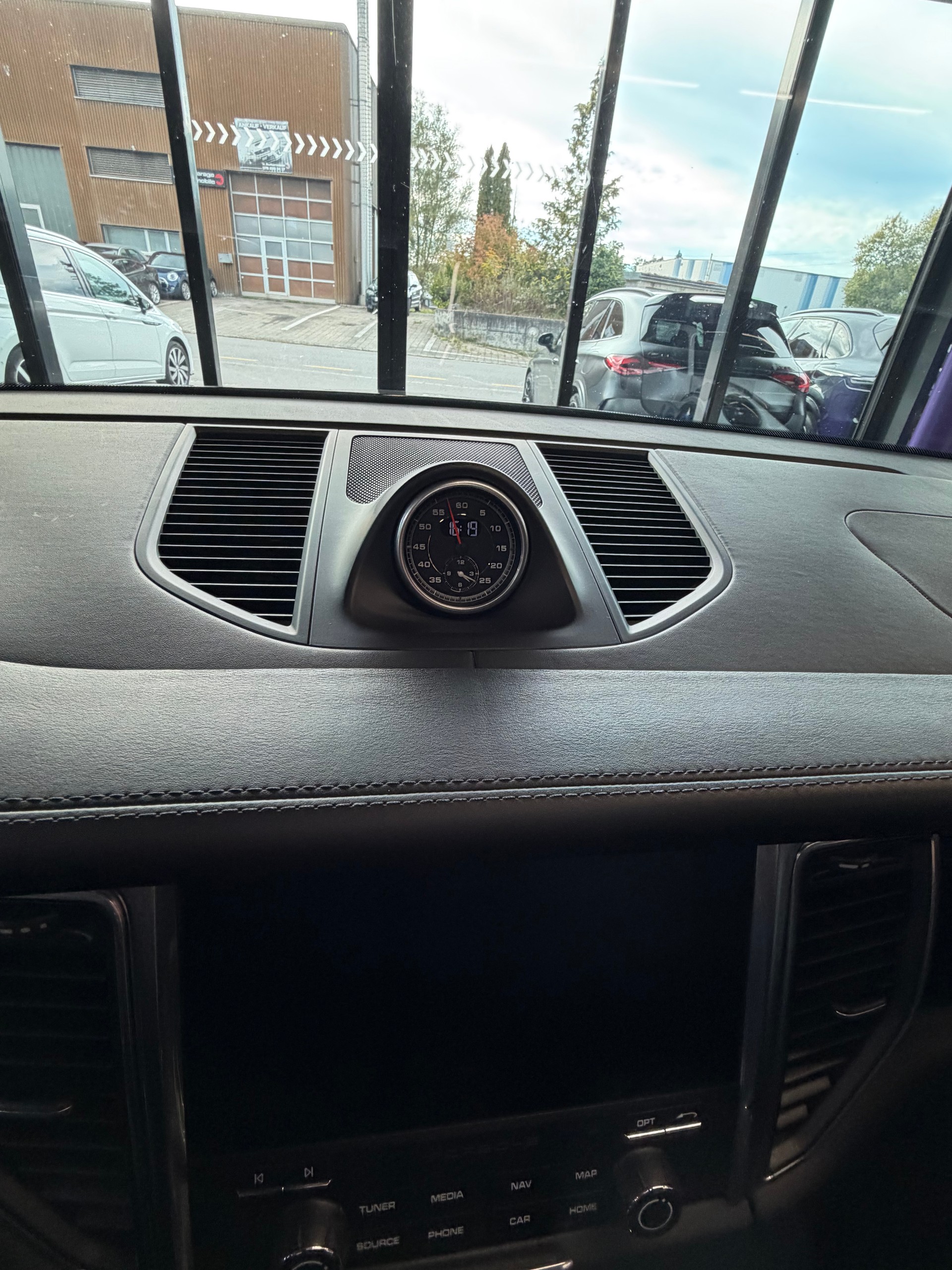 PORSCHE Macan Turbo PDK-image-9