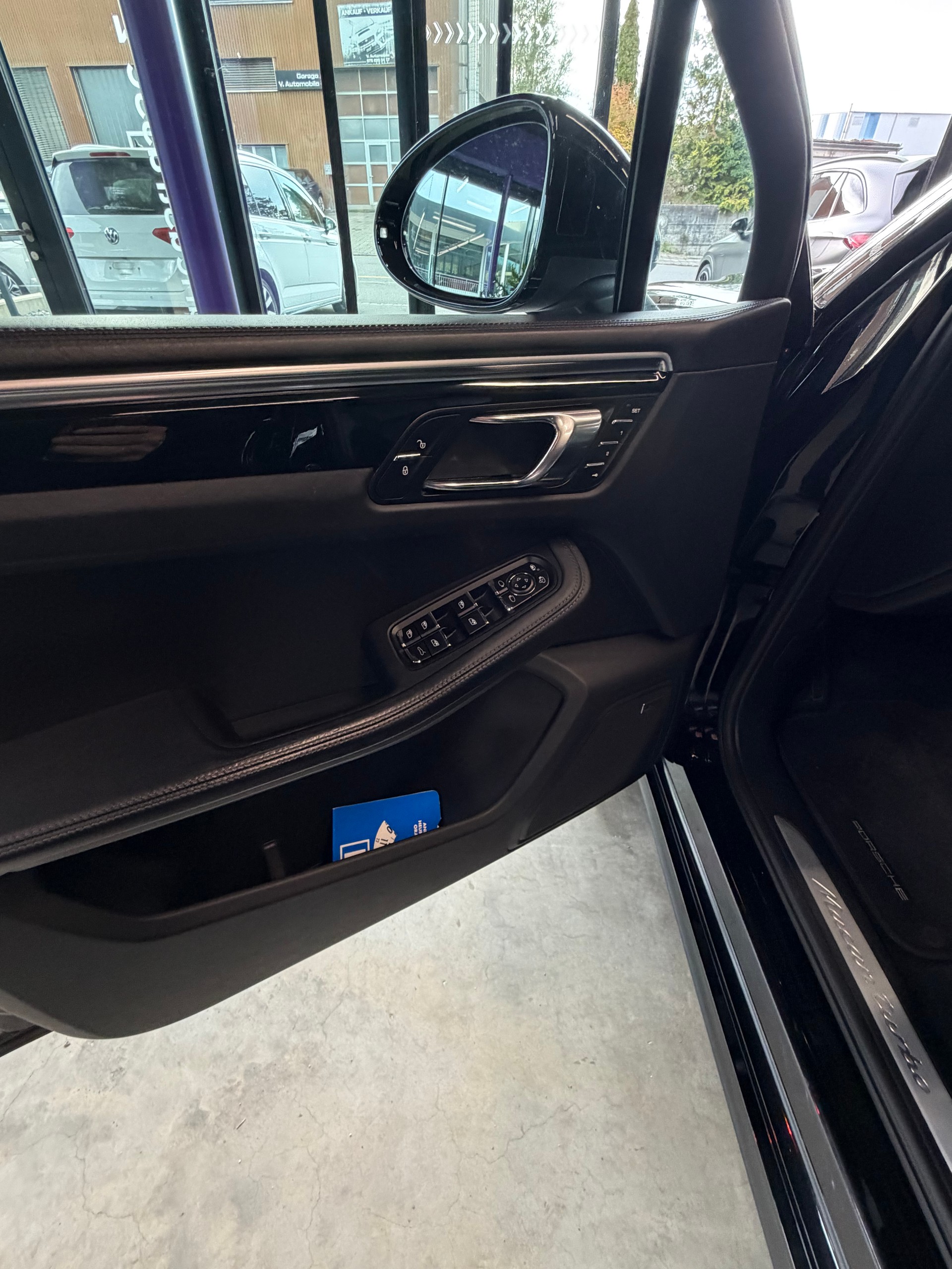 PORSCHE Macan Turbo PDK-image-6