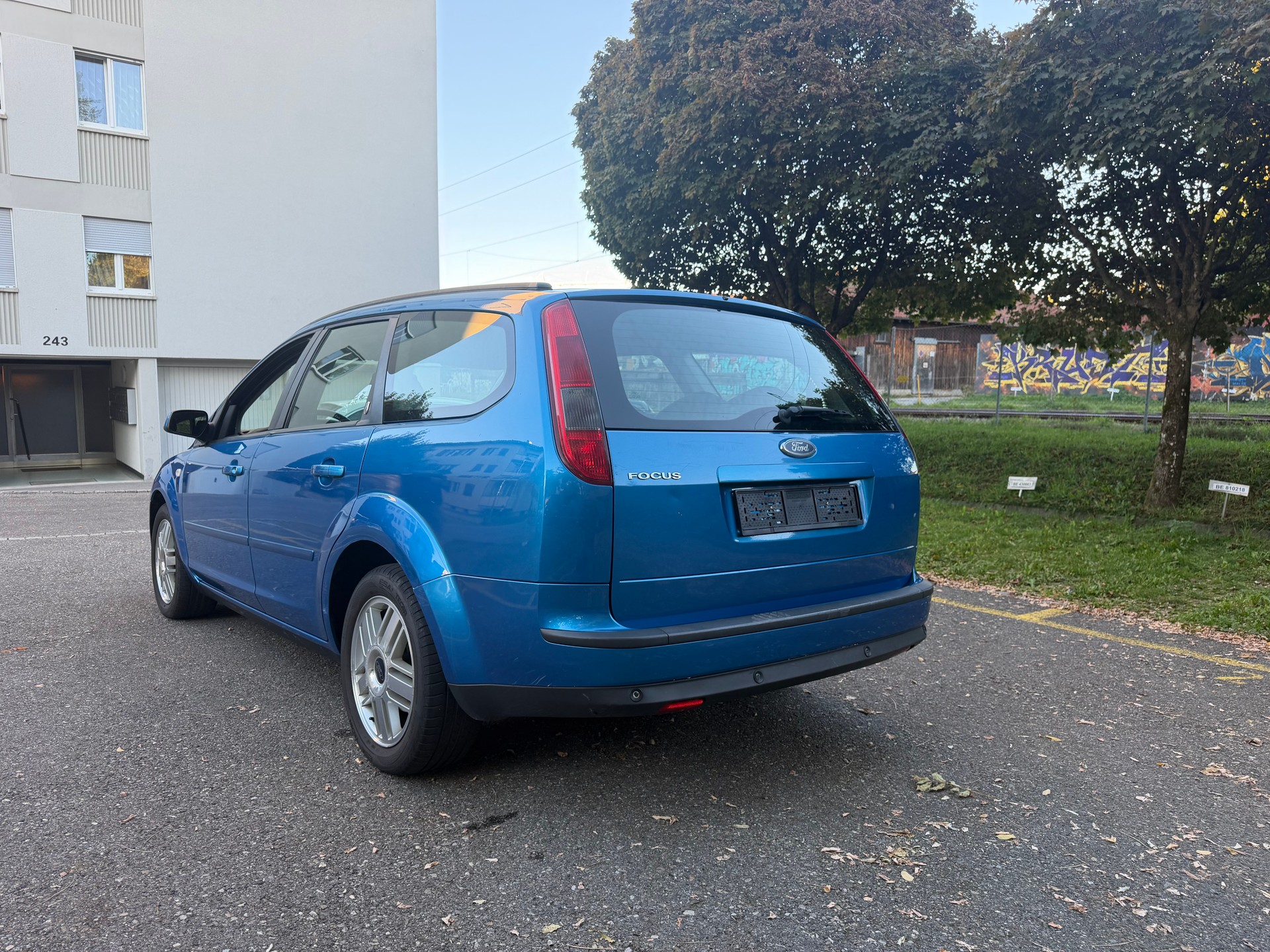 FORD Focus 1.6i Ghia Automatic-image-2
