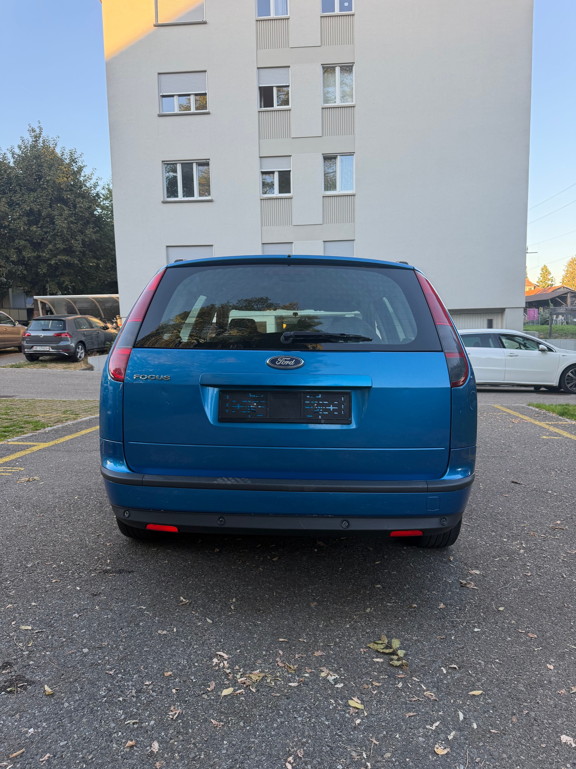 FORD Focus 1.6i Ghia Automatic-image-3