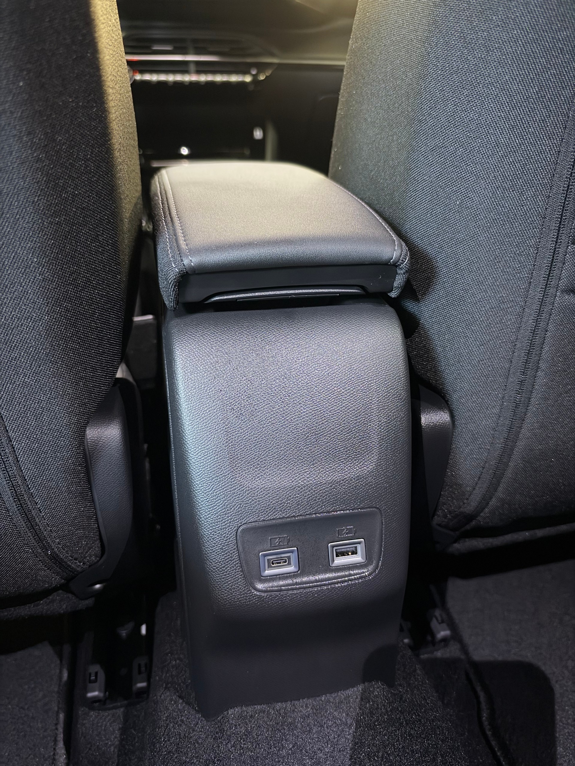PEUGEOT 2008 1.2 145 MHEV Allure Premium-image-13