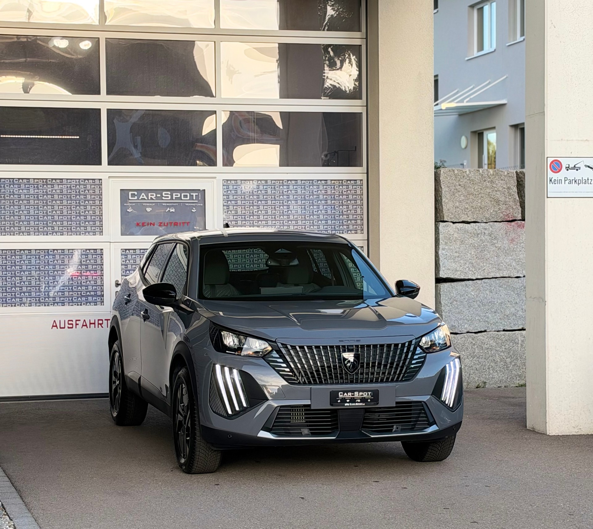PEUGEOT 2008 1.2 145 MHEV Allure Premium-image-2