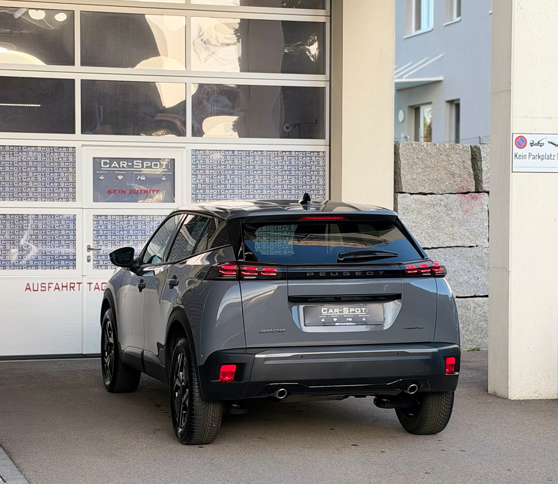PEUGEOT 2008 1.2 145 MHEV Allure Premium-image-5