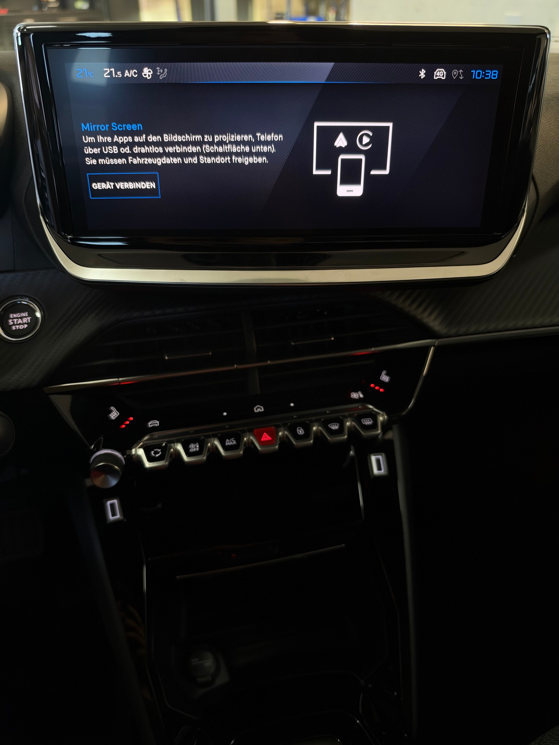 PEUGEOT 2008 1.2 145 MHEV Allure Premium-image-18
