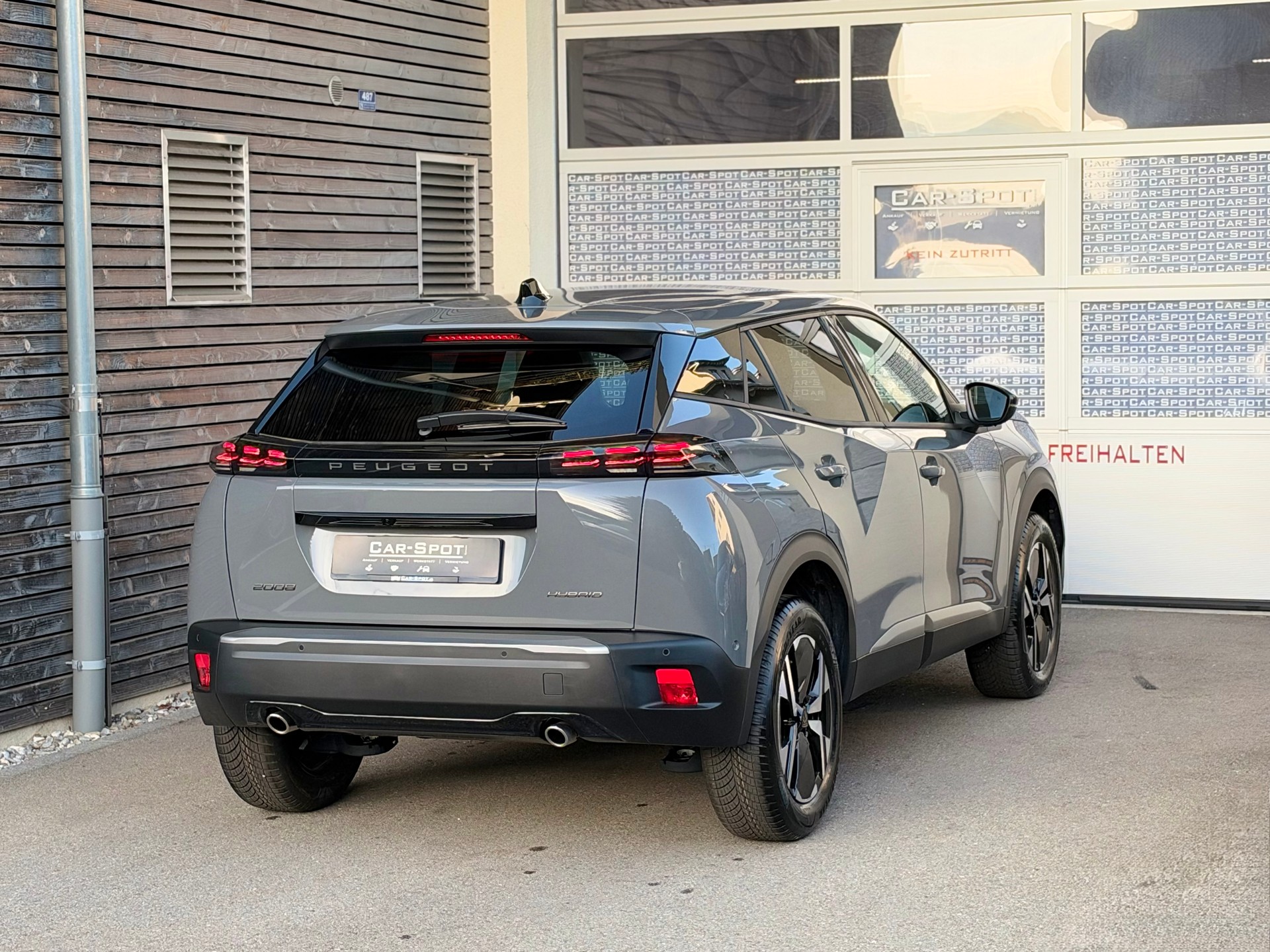 PEUGEOT 2008 1.2 145 MHEV Allure Premium-image-3