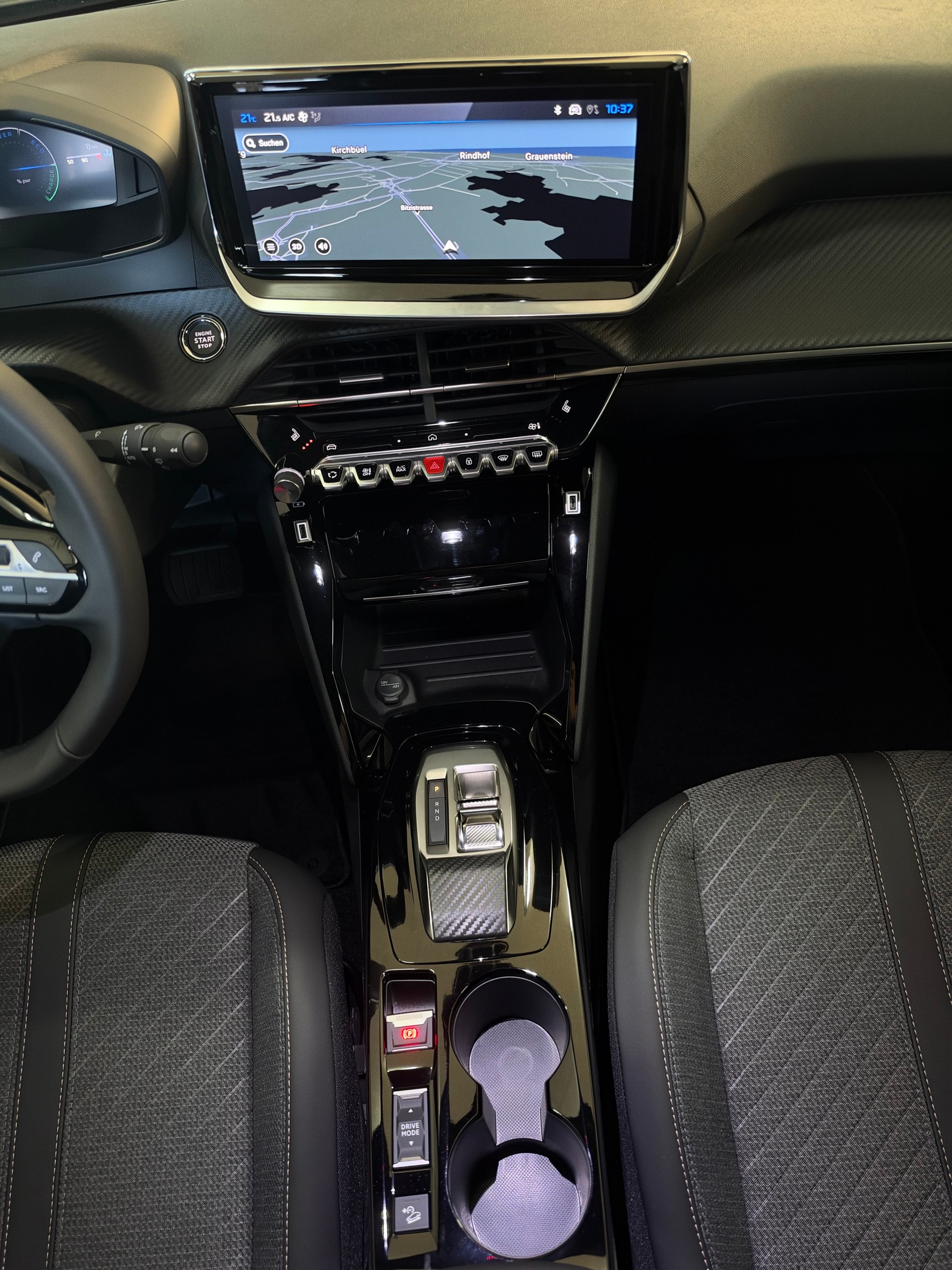 PEUGEOT 2008 1.2 145 MHEV Allure Premium-image-8
