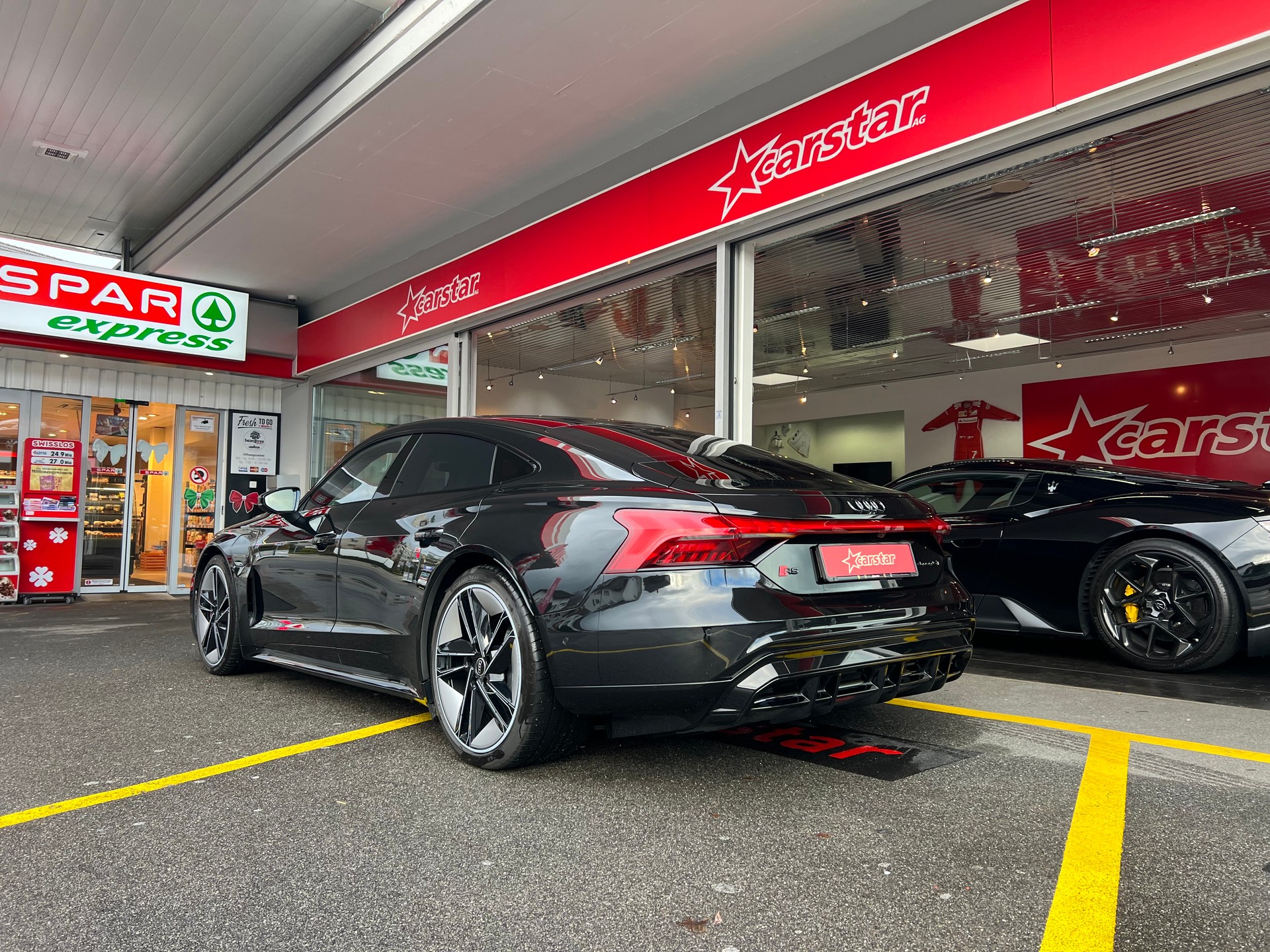 AUDI RS e-tron GT quattro-showroom-element-2