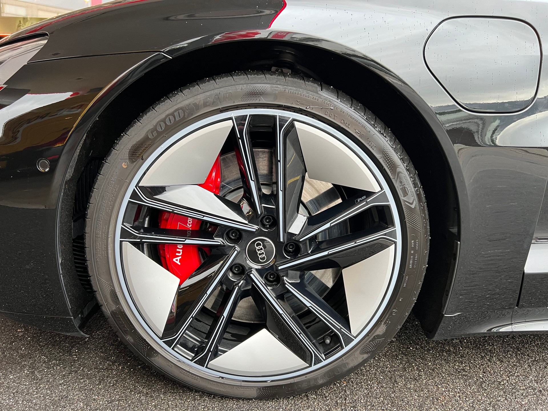 AUDI RS e-tron GT quattro-image-15