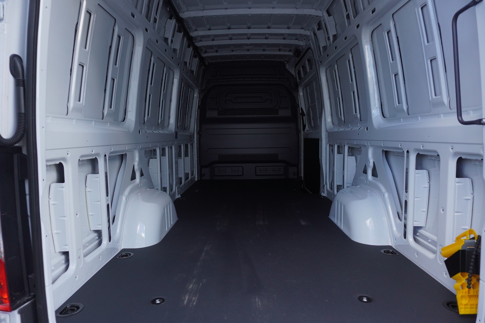 MERCEDES-BENZ eSprinter 420 Pro 4325 L 81kWh-image-13