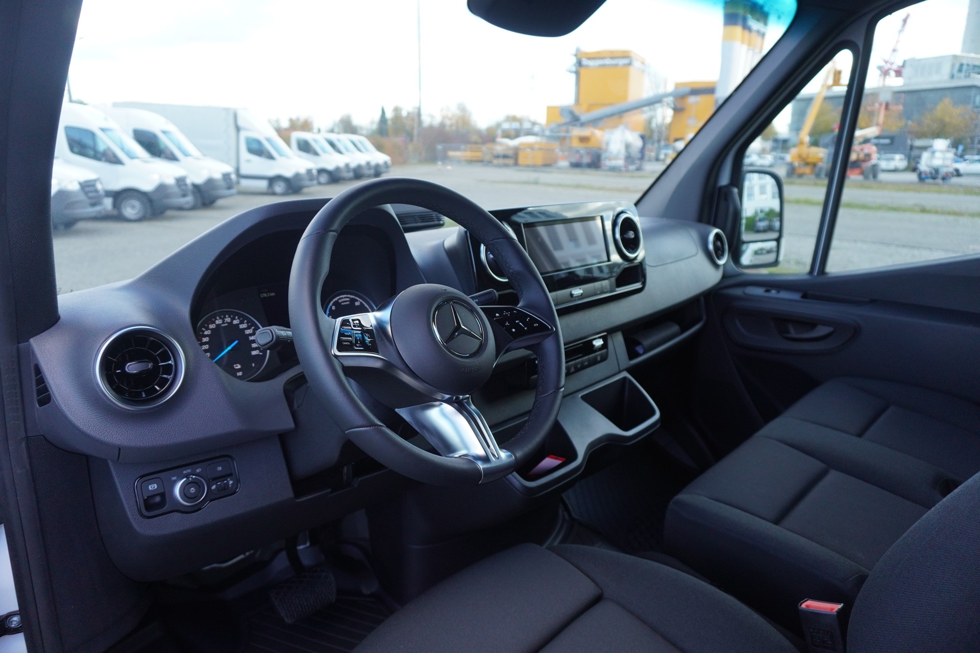 MERCEDES-BENZ eSprinter 420 Pro 4325 L 81kWh-image-3