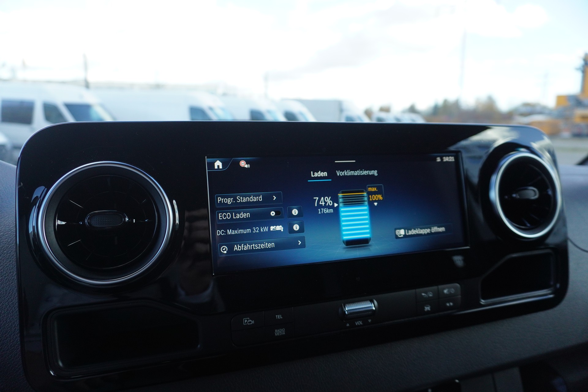 MERCEDES-BENZ eSprinter 420 Pro 4325 L 81kWh-image-10