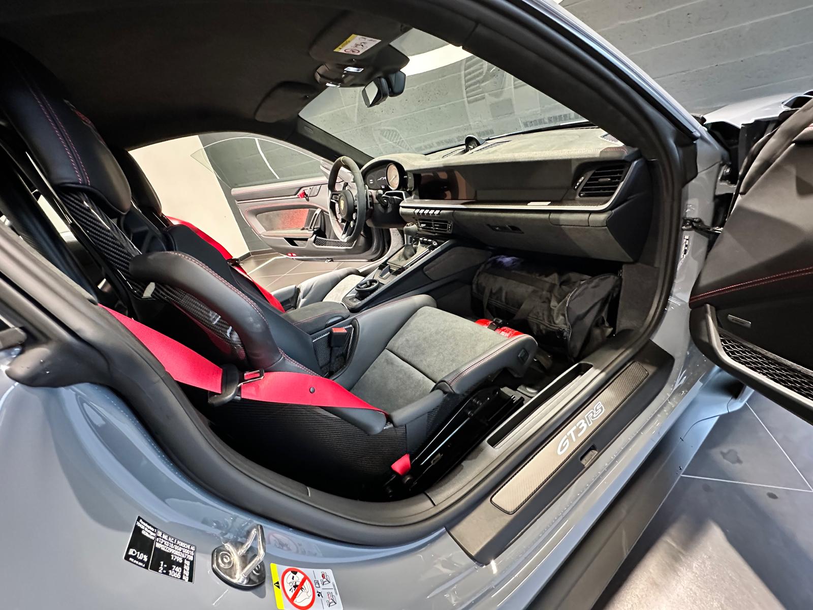 PORSCHE 911 GT3 RS-image-14