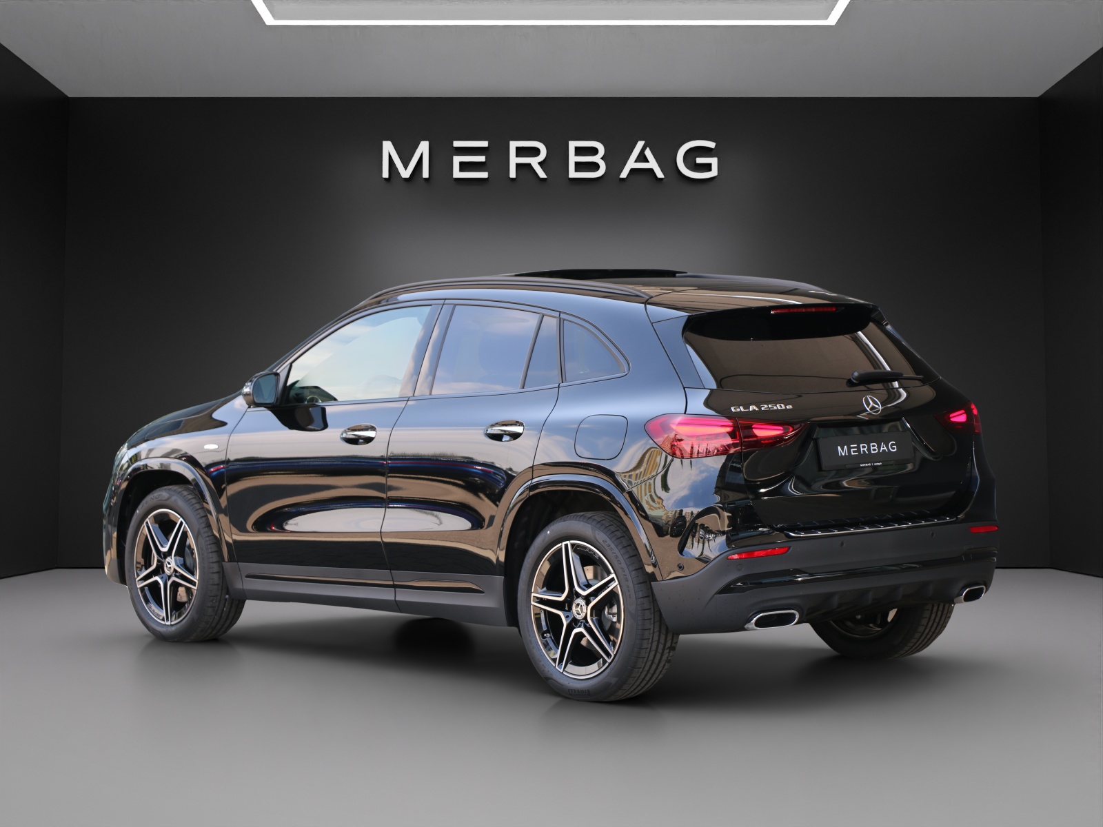 MERCEDES-BENZ GLA 250 e EQ Star 8G-DCT-image-2
