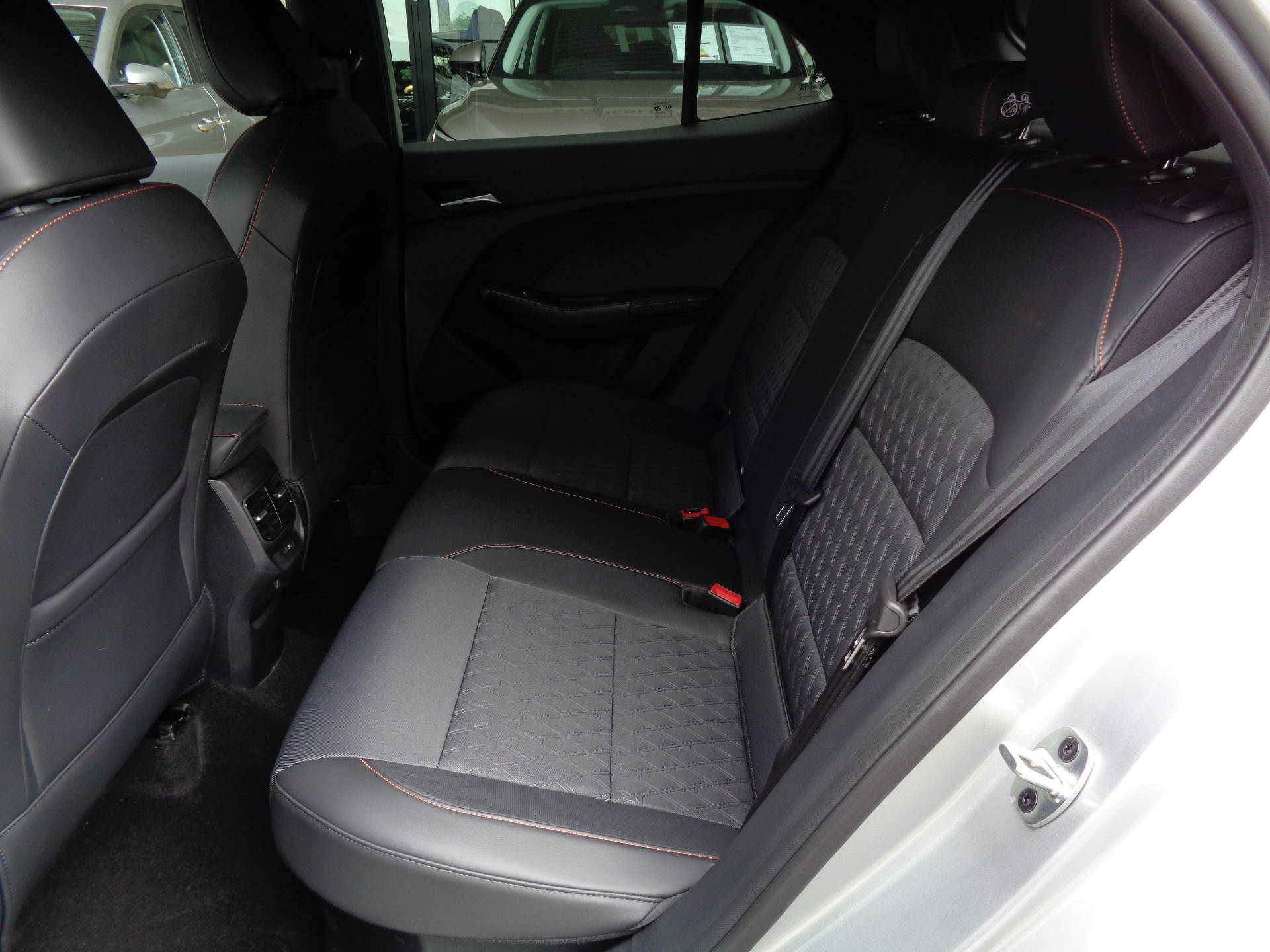MG 3 1.5 Hybrid Luxury-image-9