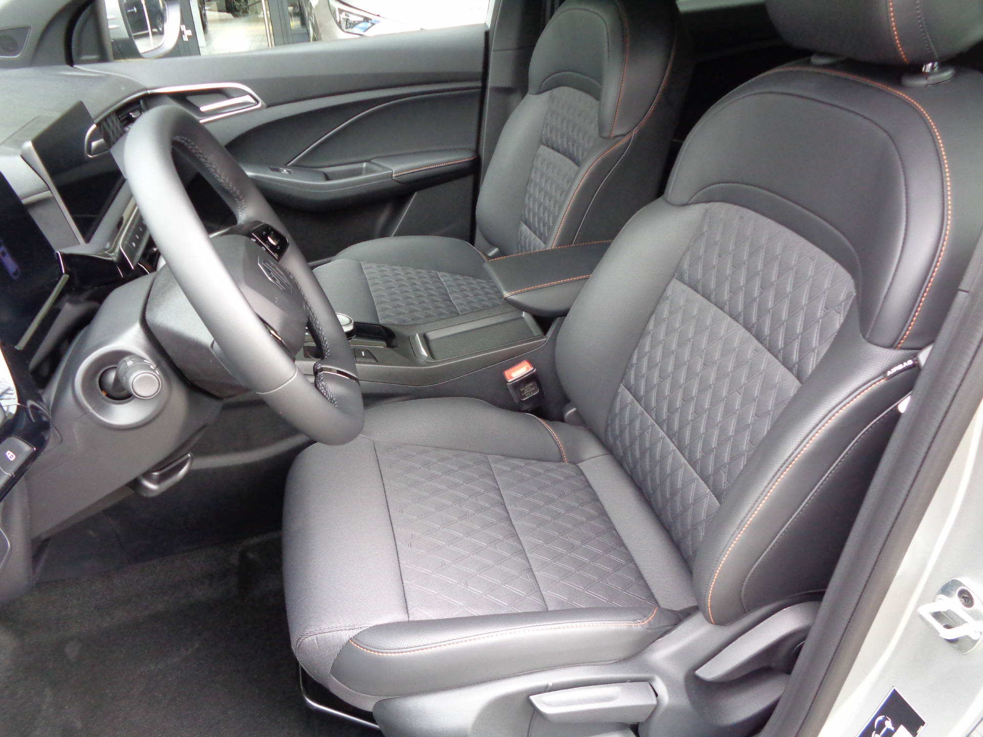 MG 3 1.5 Hybrid Luxury-image-7